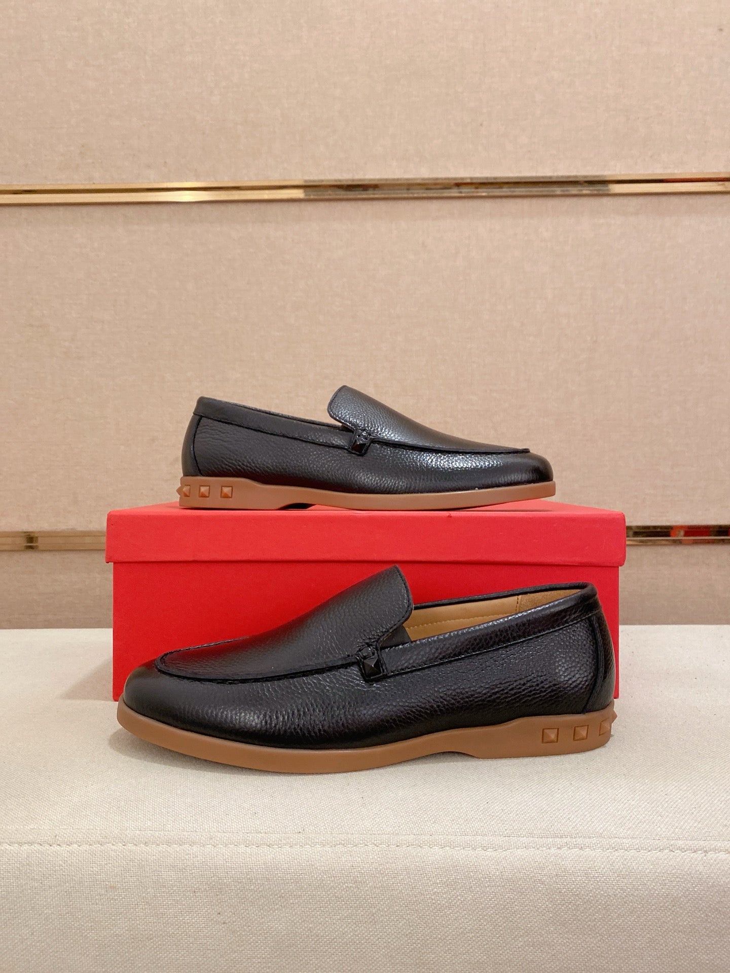 LuxluxHouse Best Quality Shoes Valentino