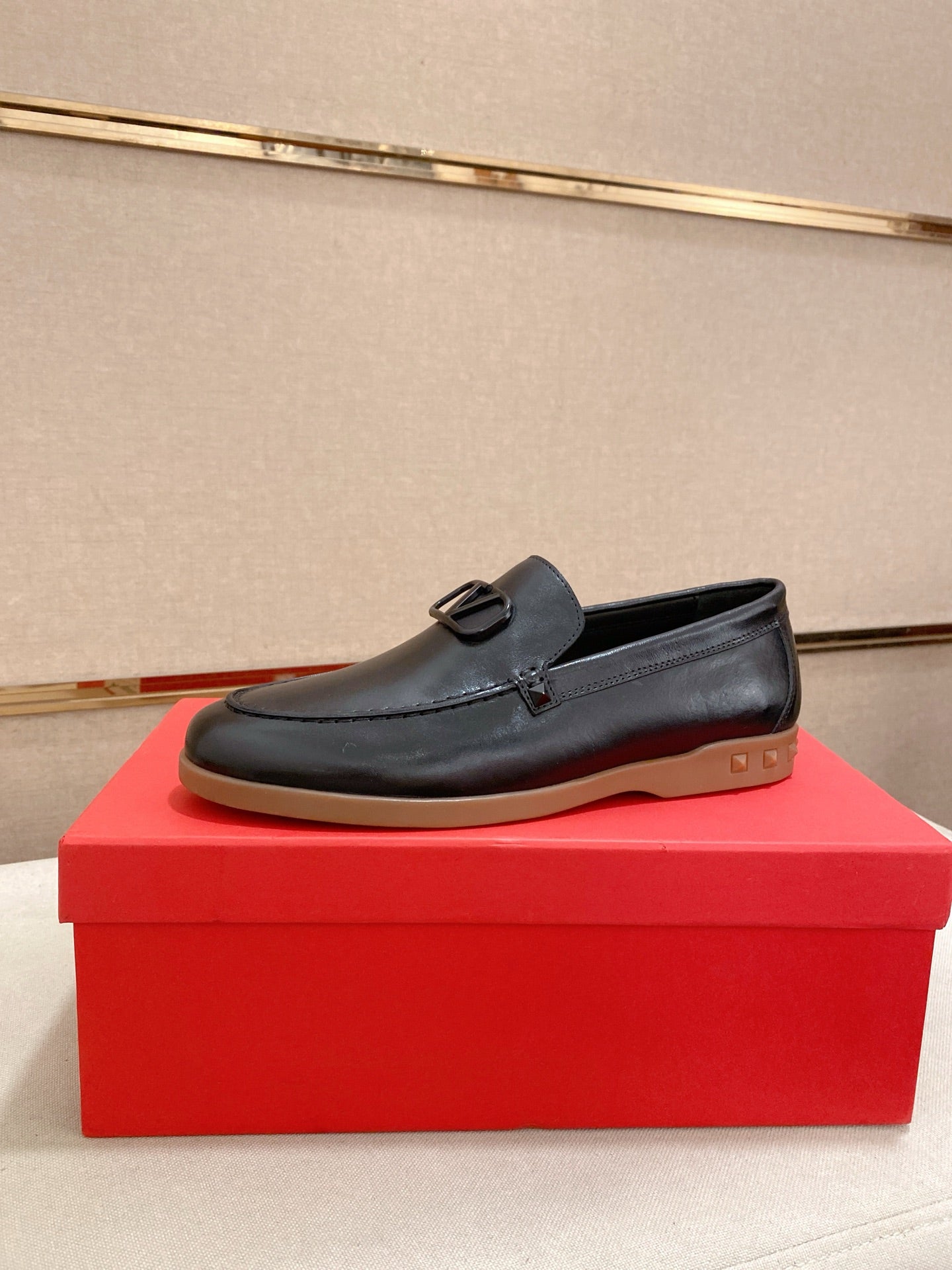 LuxluxHouse Best Quality Shoes Valentino