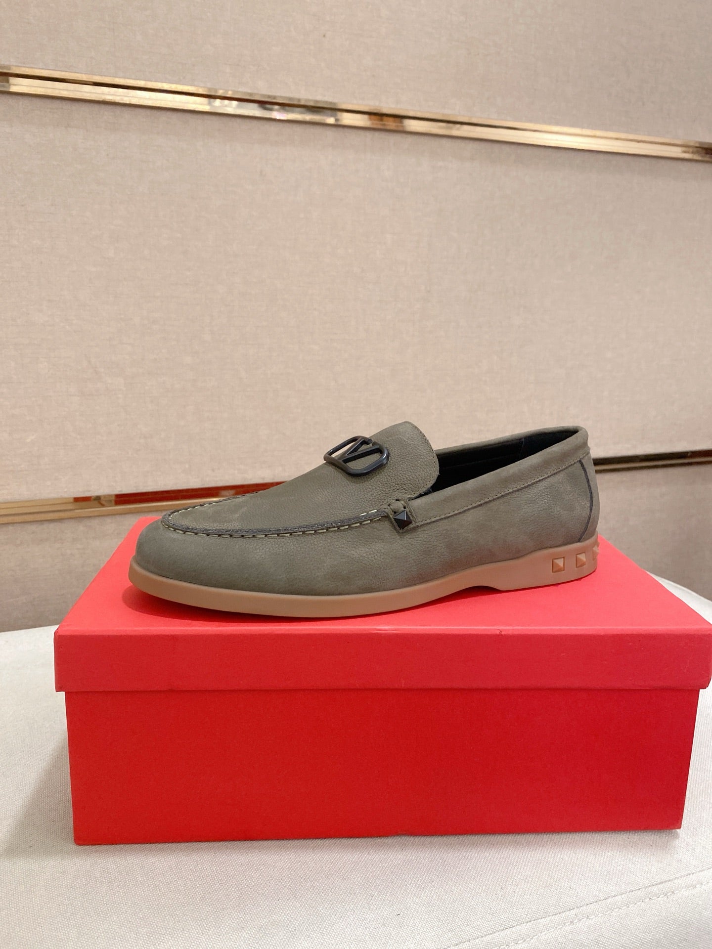 LuxluxHouse Best Quality Shoes Valentino