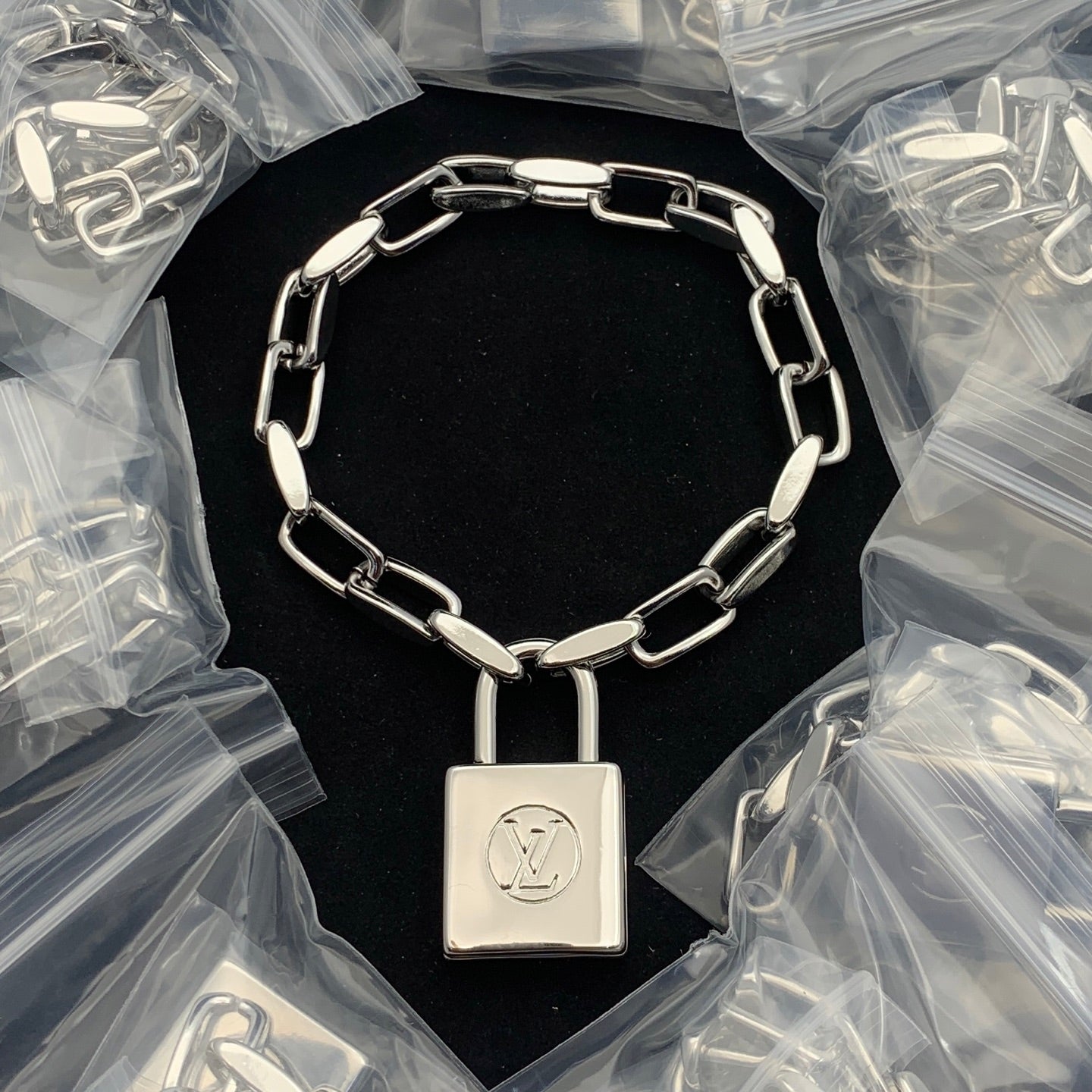 LuxluxHouse Low Price And High Quality Accessories Louis Vuitton