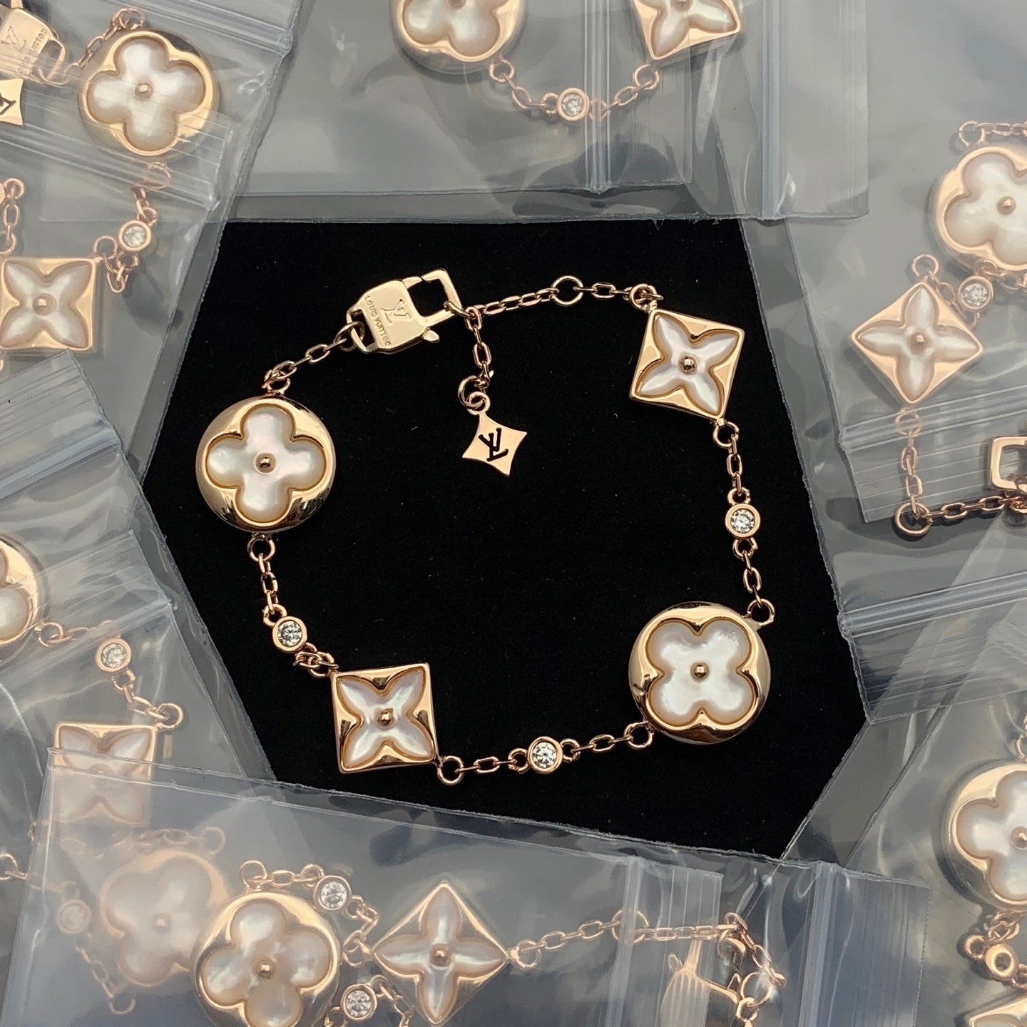 LuxluxHouse Low Price And High Quality Accessories Louis Vuitton