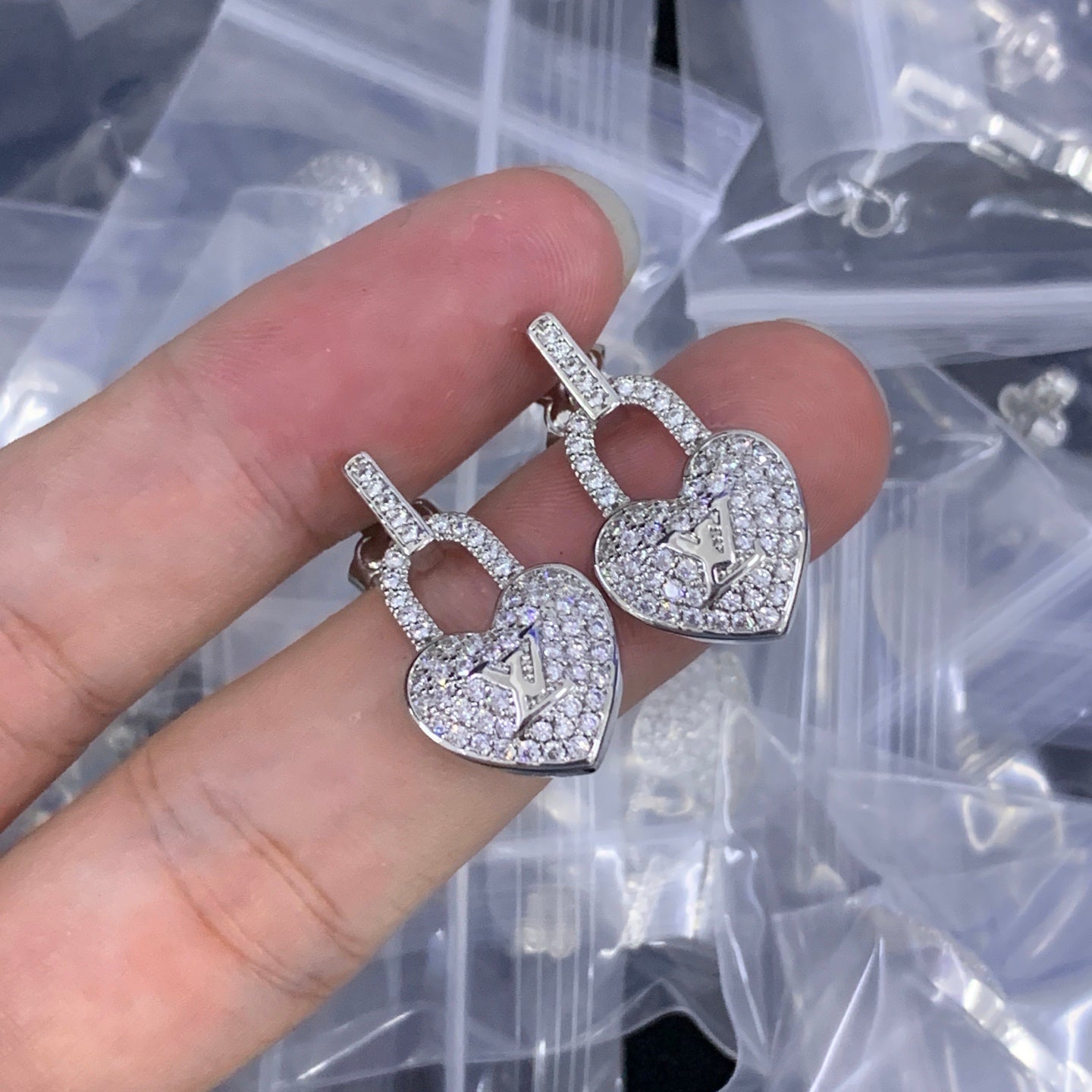 LuxluxHouse Low Price And High Quality Accessories Louis Vuitton