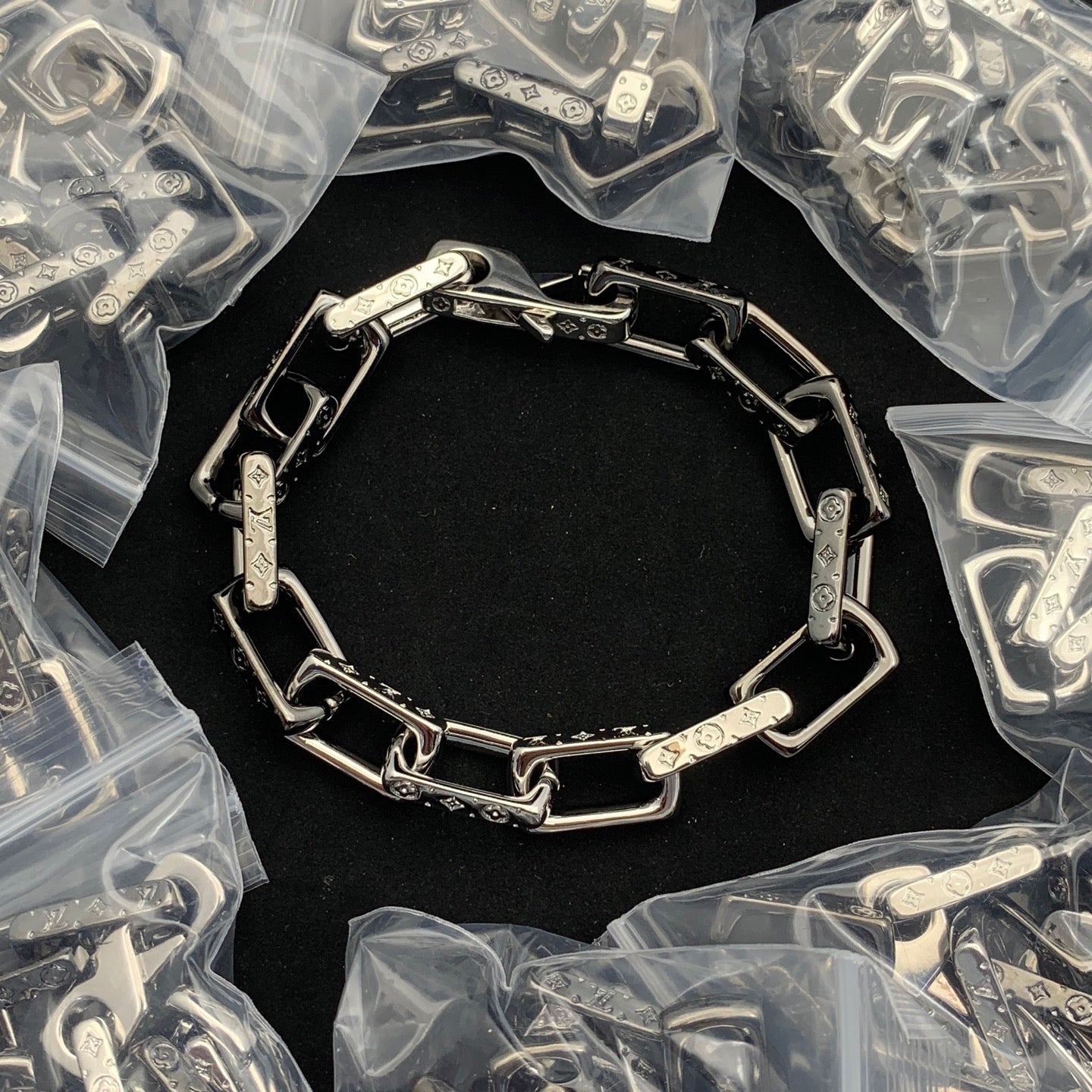 LuxluxHouse Low Price And High Quality Accessories Louis Vuitton