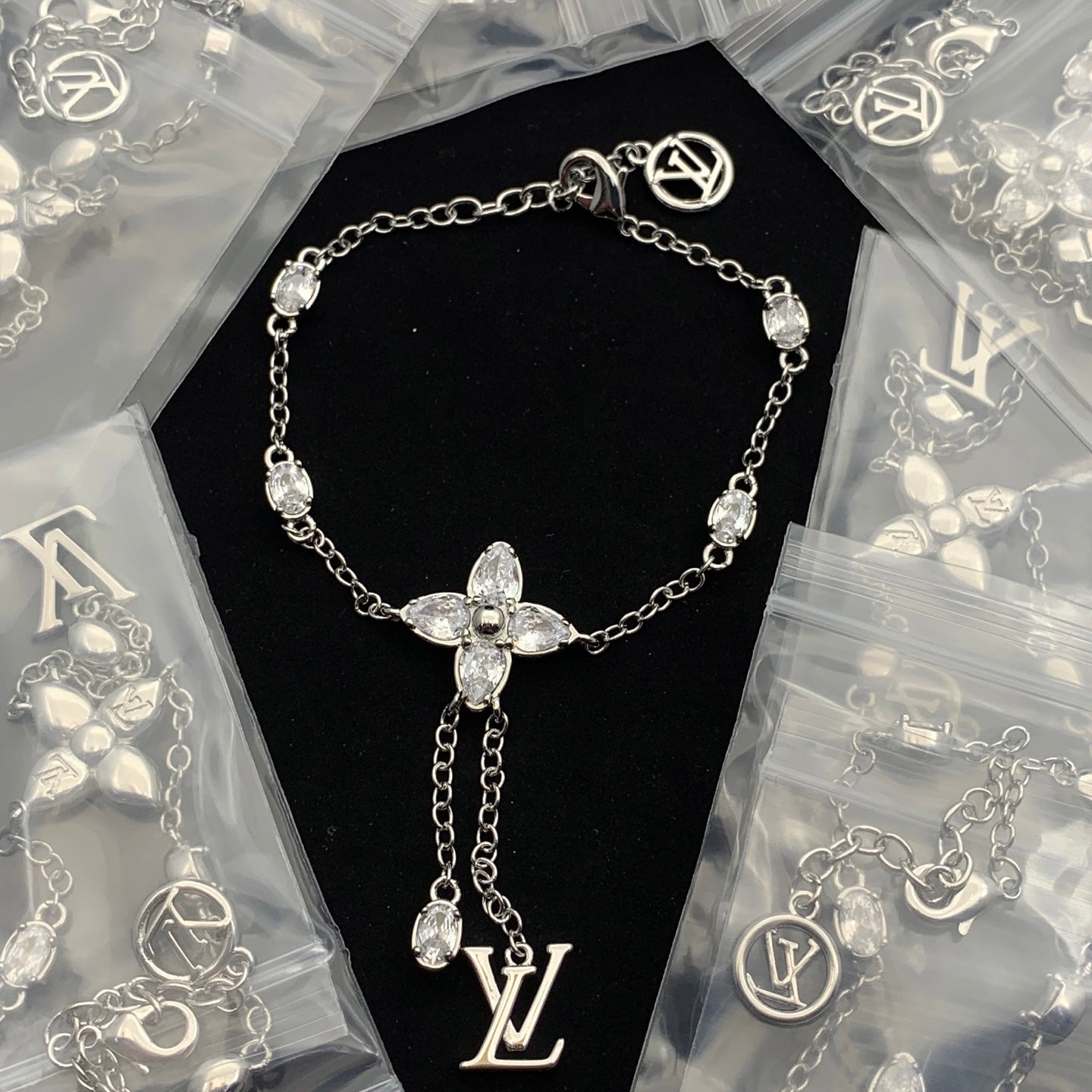 LuxluxHouse Low Price And High Quality Accessories Louis Vuitton
