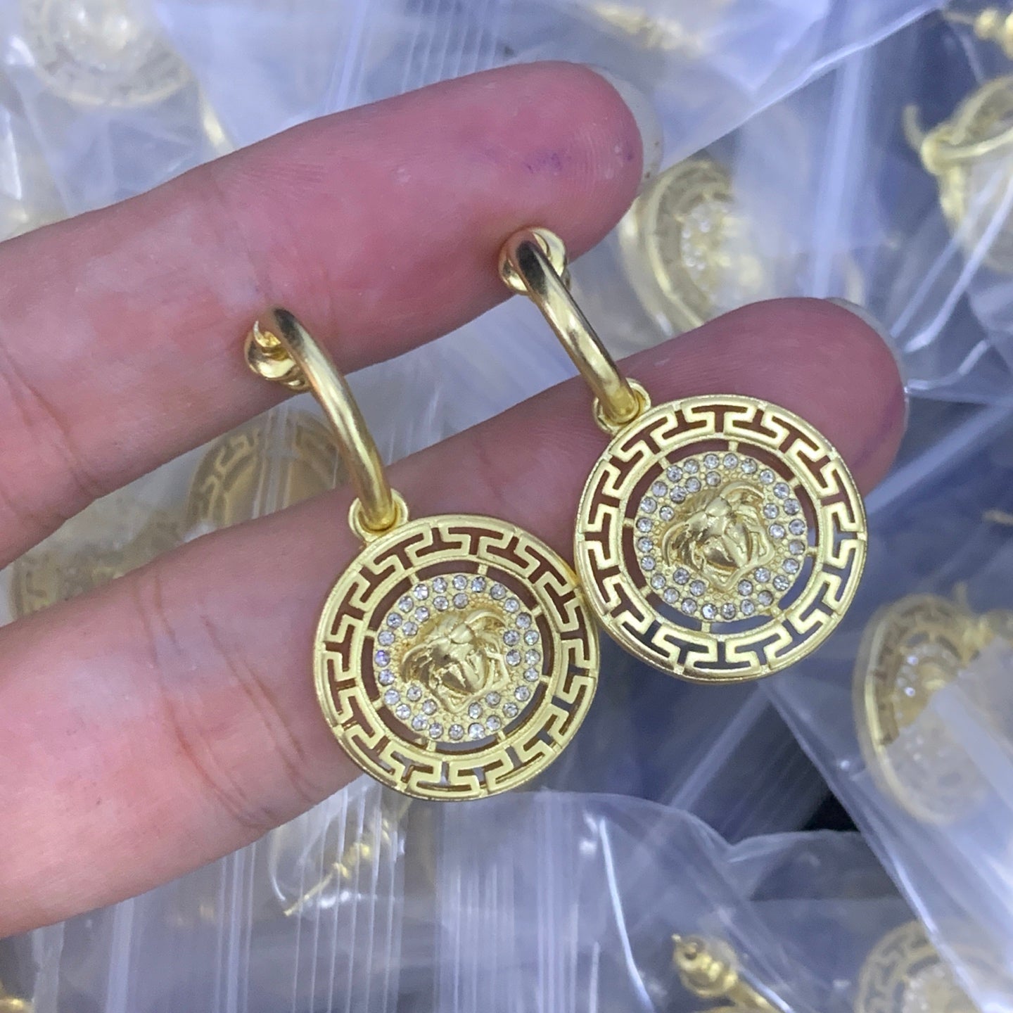 LuxluxHouse Low Price And High Quality Accessories Versace