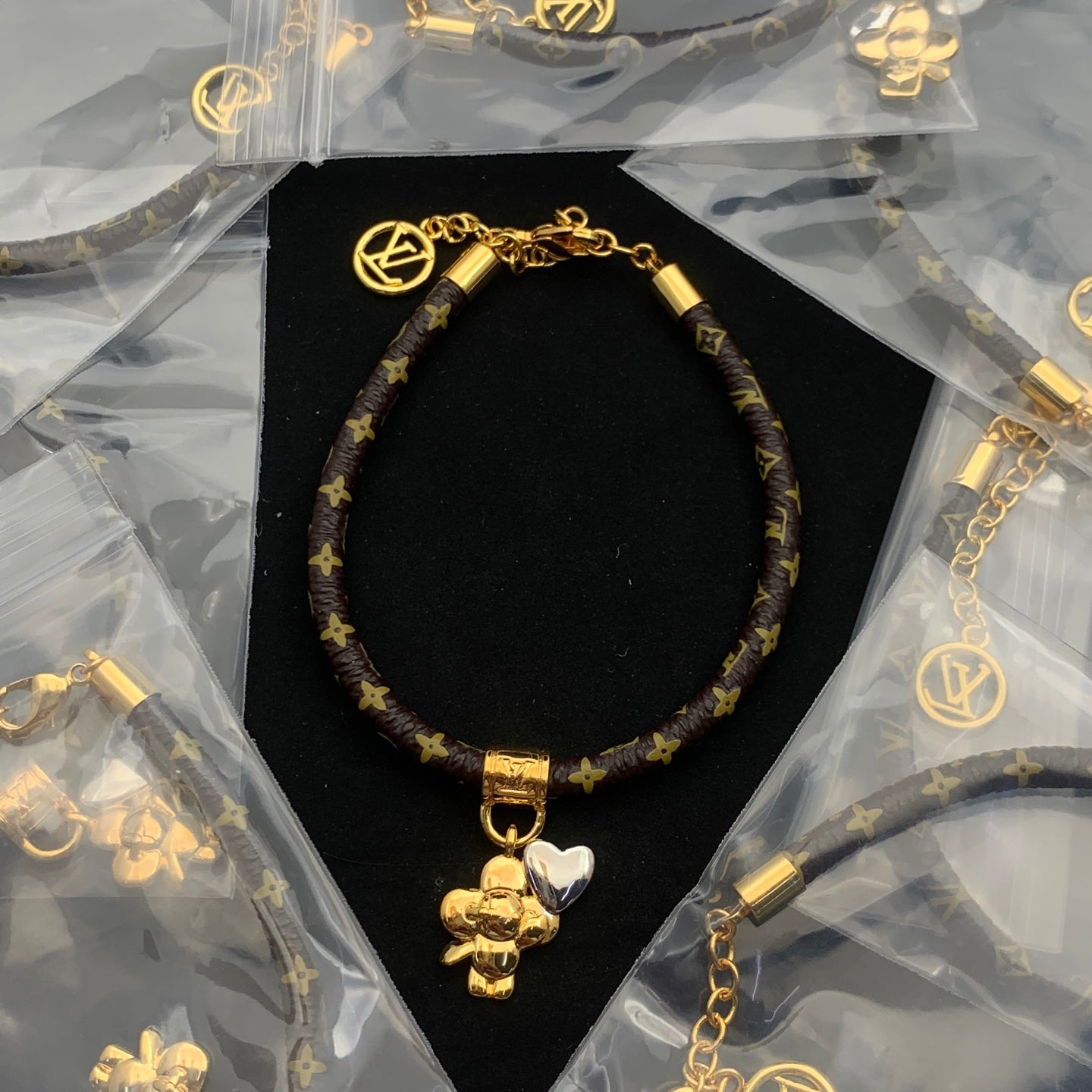 LuxluxHouse Low Price And High Quality Accessories Louis Vuitton