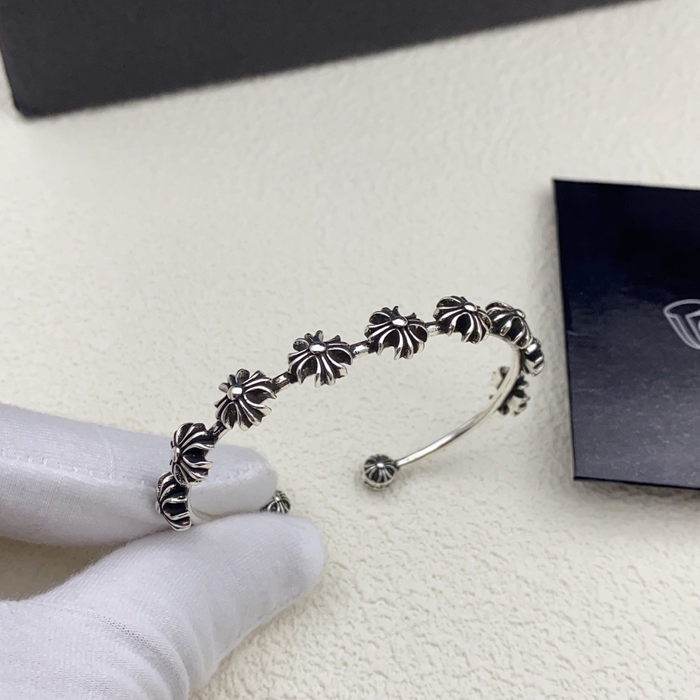 LuxluxHouse Low Price And High Quality Accessories Chrome Hearts