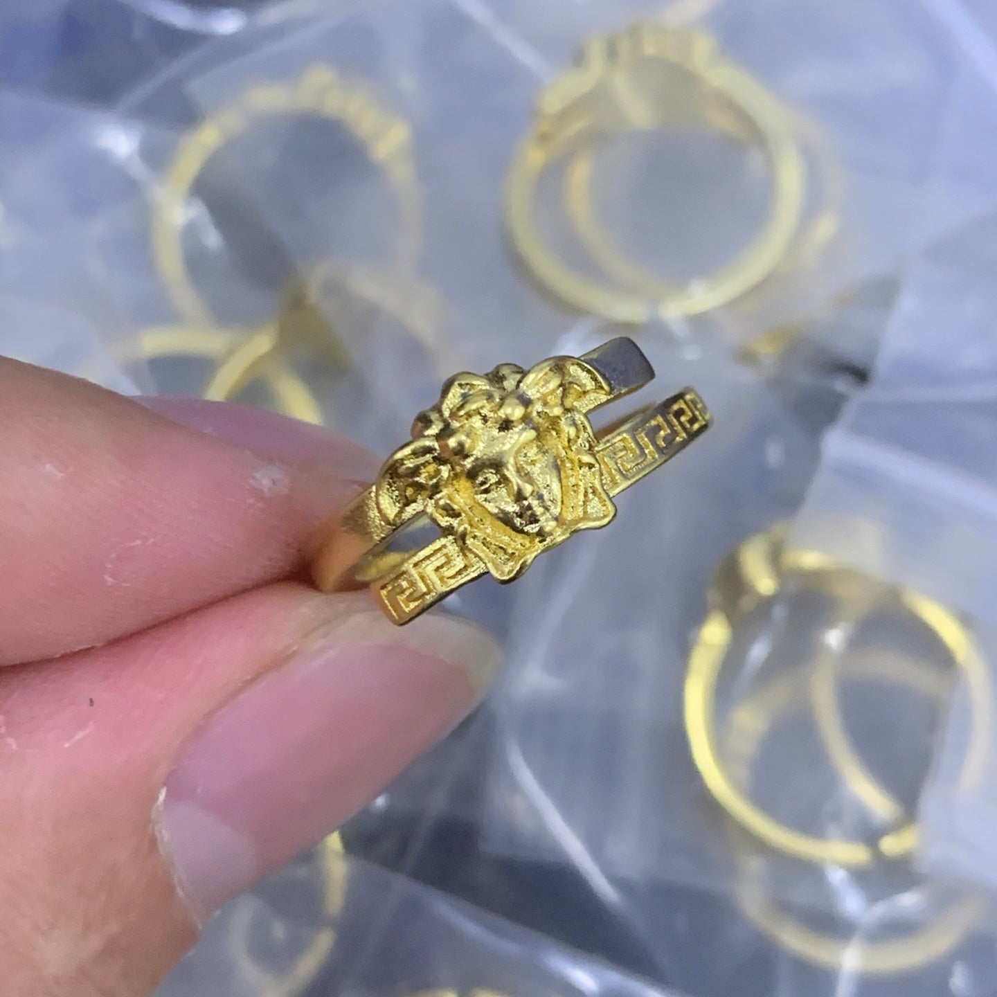 LuxluxHouse Low Price And High Quality Accessories Versace