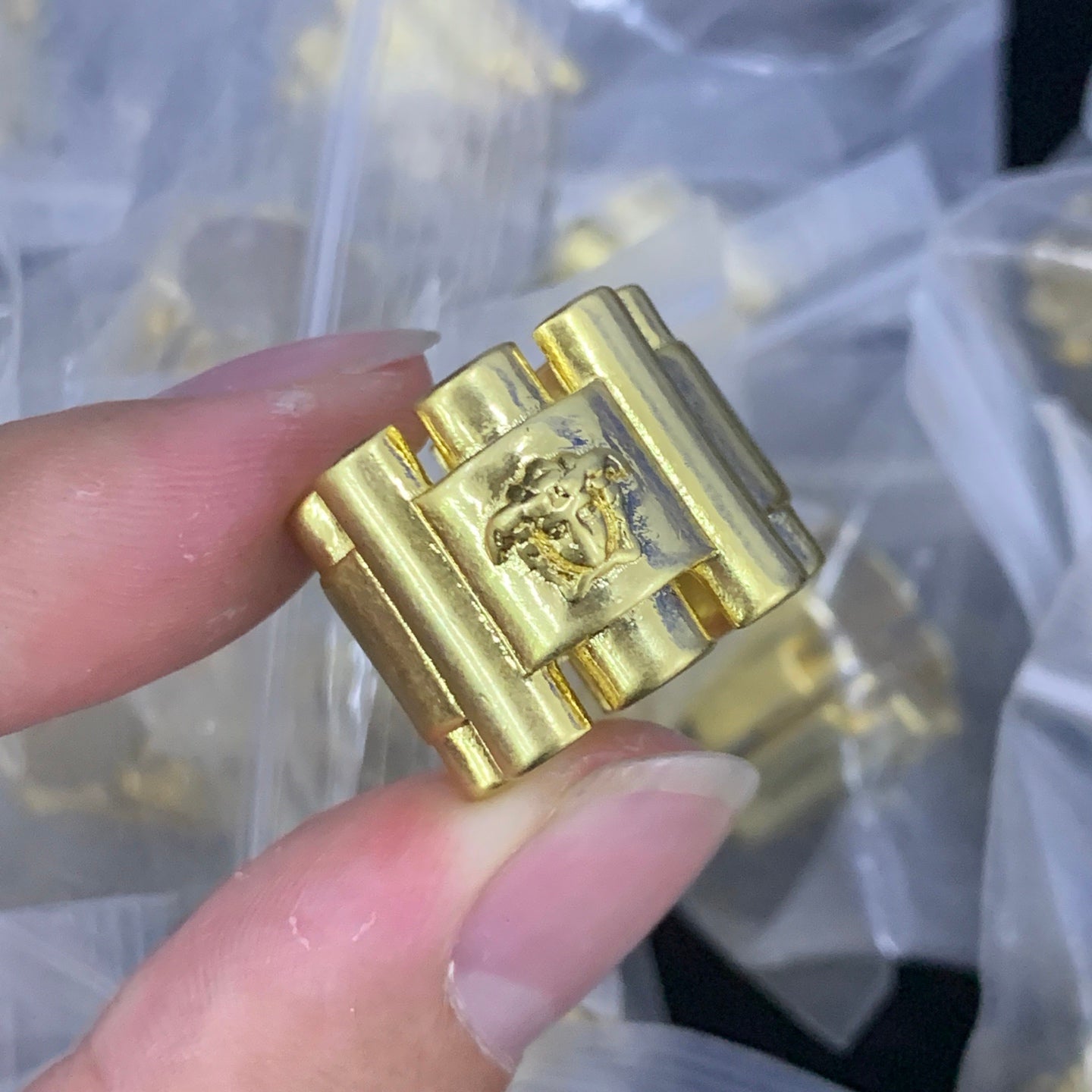 LuxluxHouse Low Price And High Quality Accessories Versace