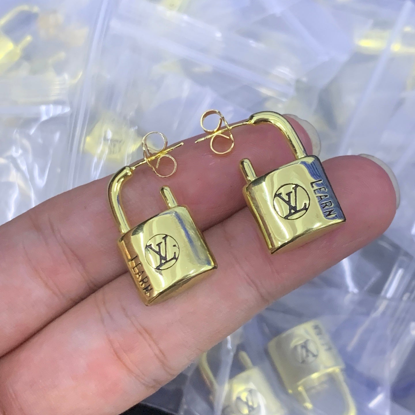 LuxluxHouse Low Price And High Quality Accessories Louis Vuitton