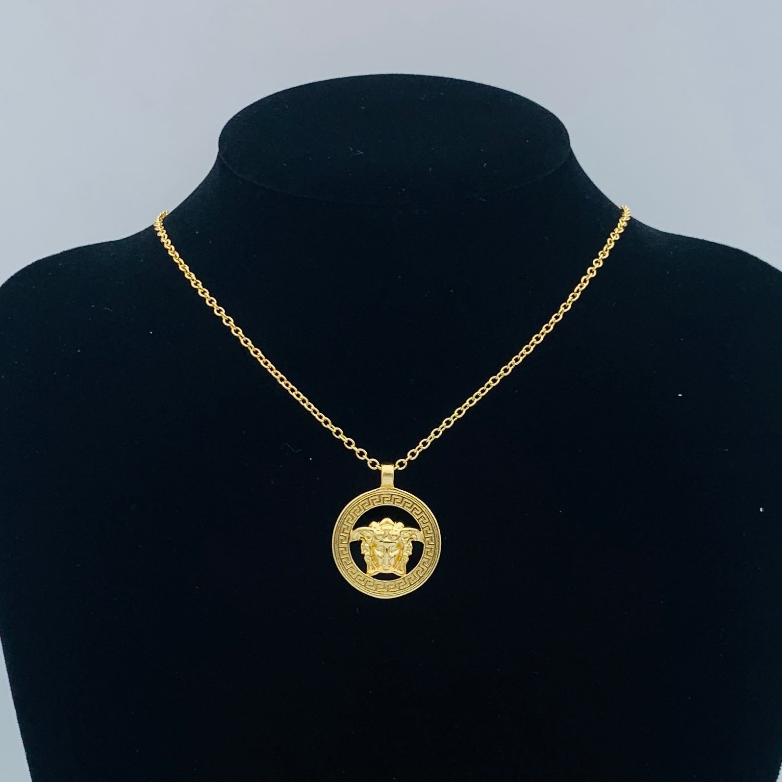 LuxluxHouse Low Price And High Quality Accessories Versace