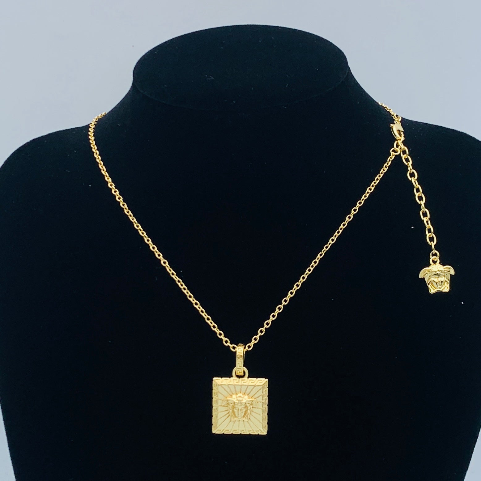 LuxluxHouse Low Price And High Quality Accessories Versace