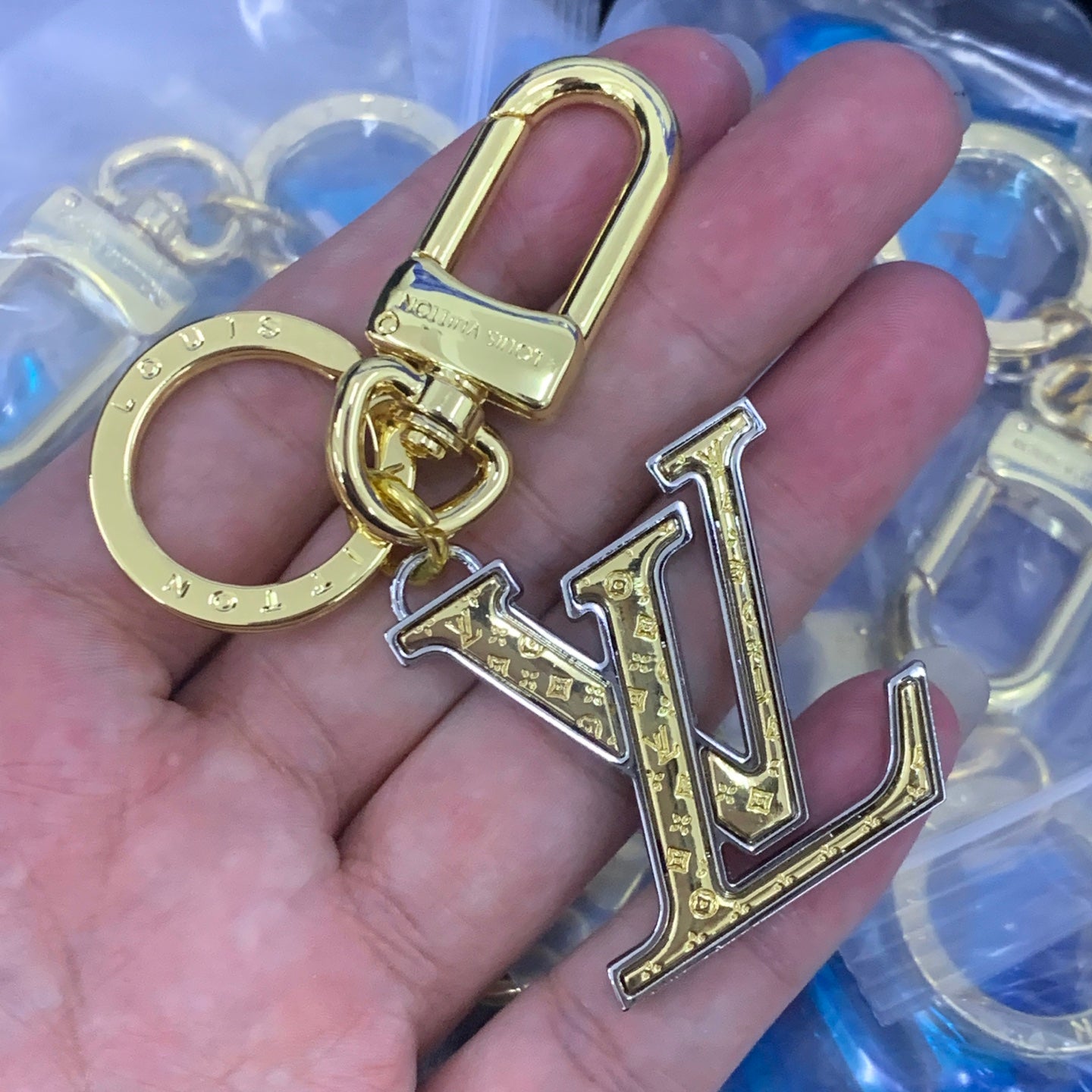 LuxluxHouse Low Price And High Quality Accessories Louis Vuitton