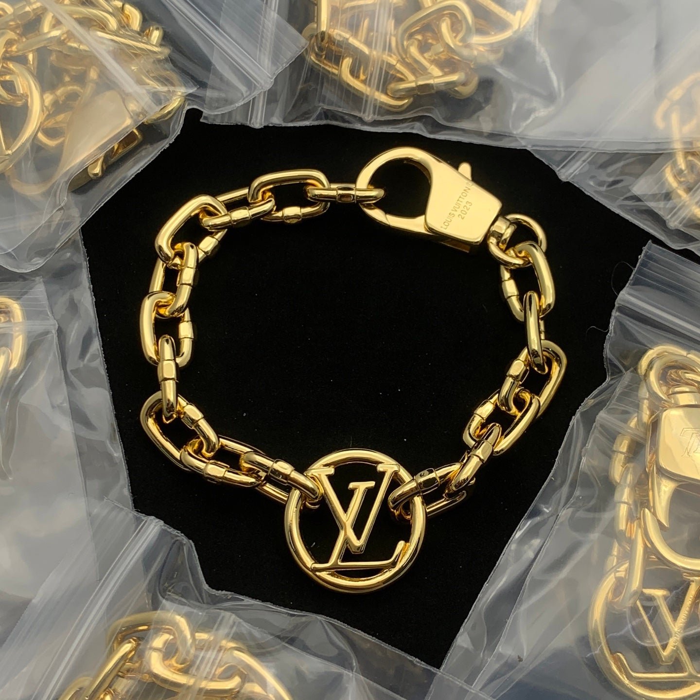 LuxluxHouse Low Price And High Quality Accessories Louis Vuitton