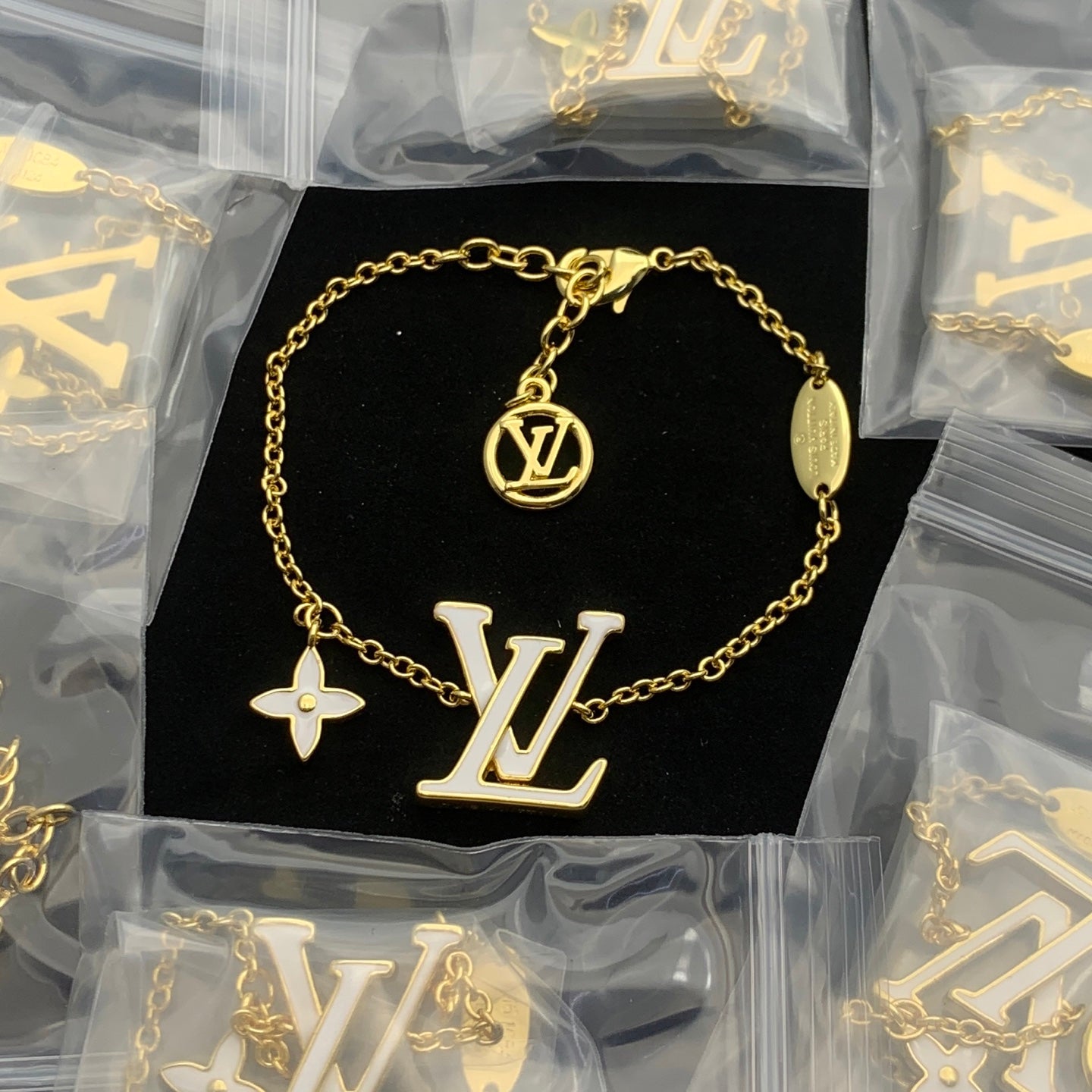 LuxluxHouse Low Price And High Quality Accessories Louis Vuitton