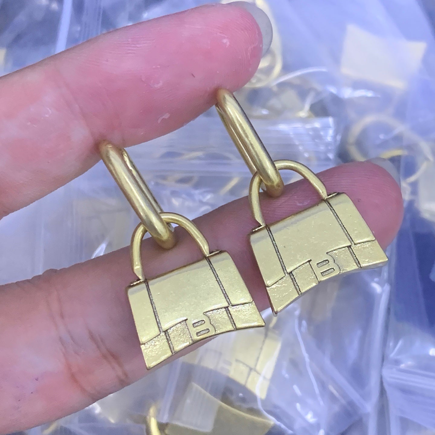 LuxluxHouse Low Price And High Quality Accessories Balenciaga