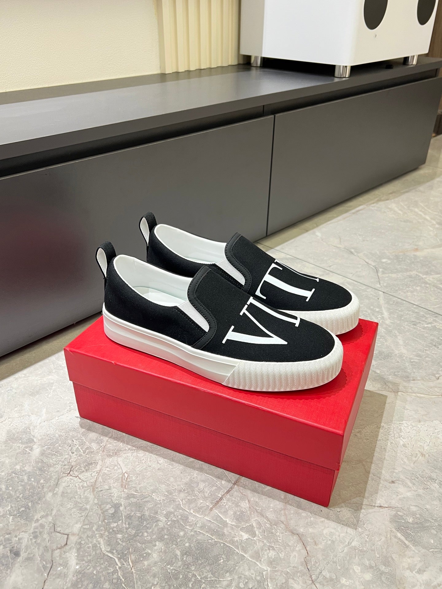 LuxluxHouse Best Quality Shoes Valentino
