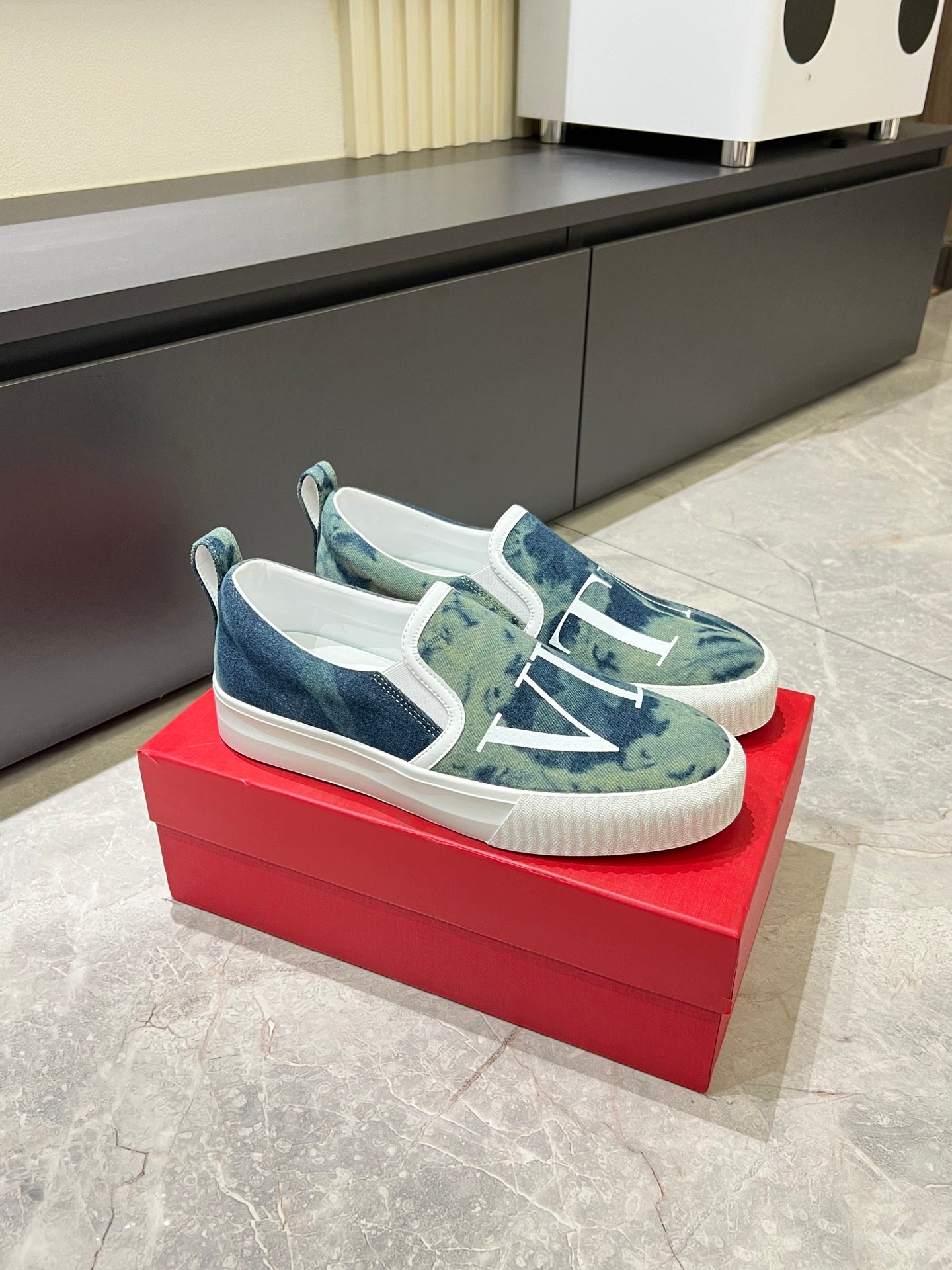 LuxluxHouse Best Quality Shoes Valentino