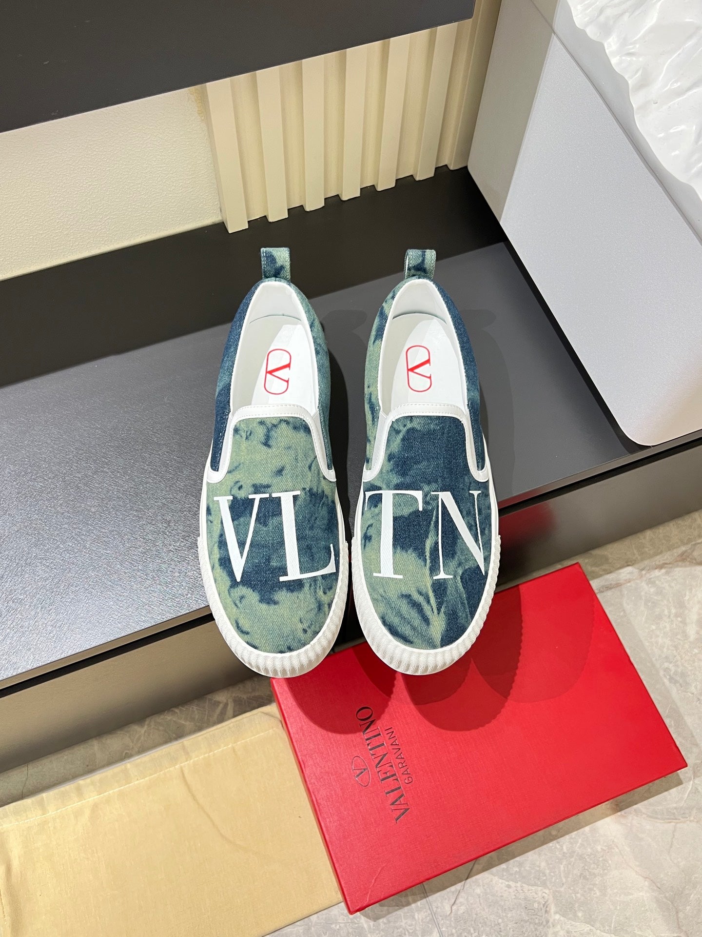 LuxluxHouse Best Quality Shoes Valentino