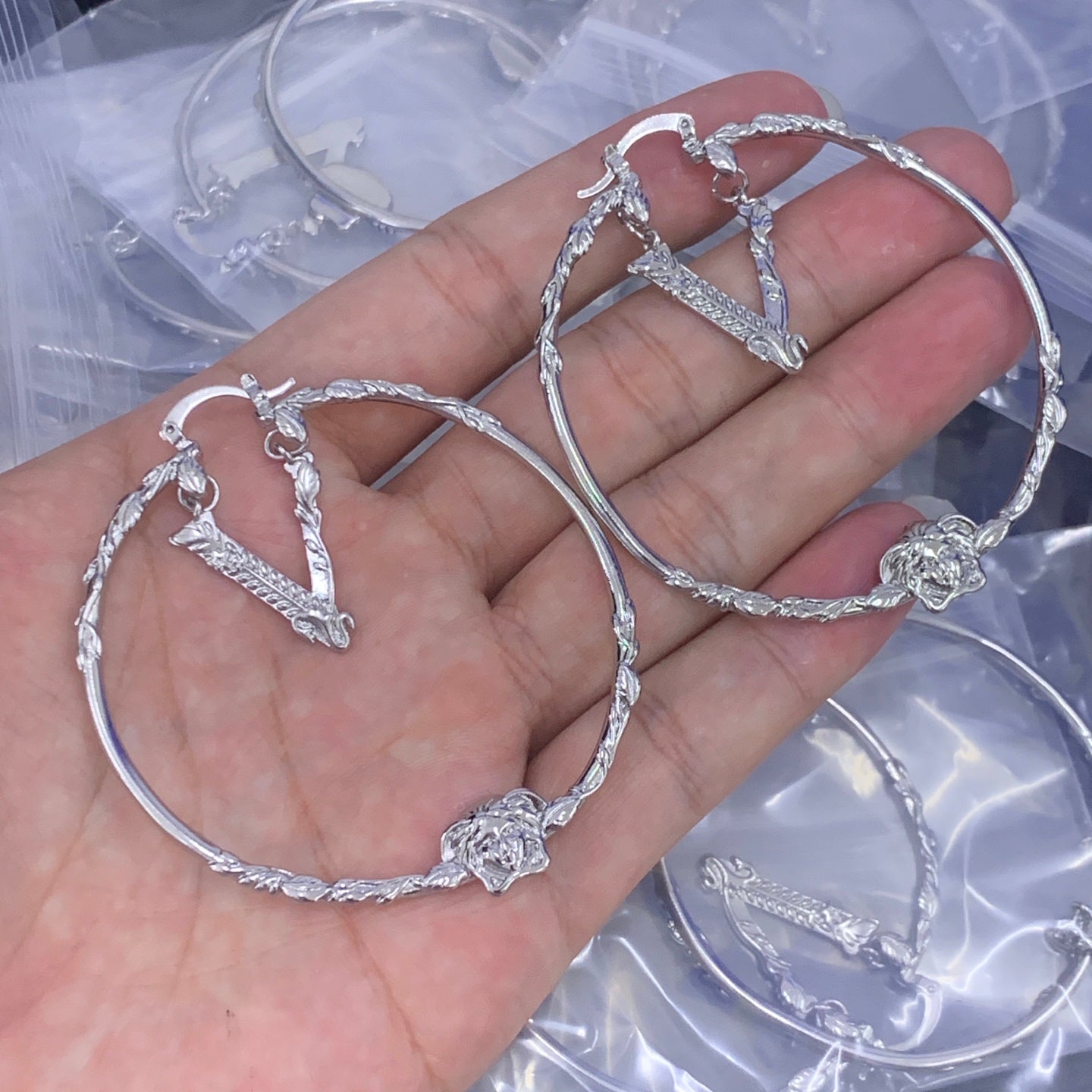 LuxluxHouse Low Price And High Quality Accessories Versace