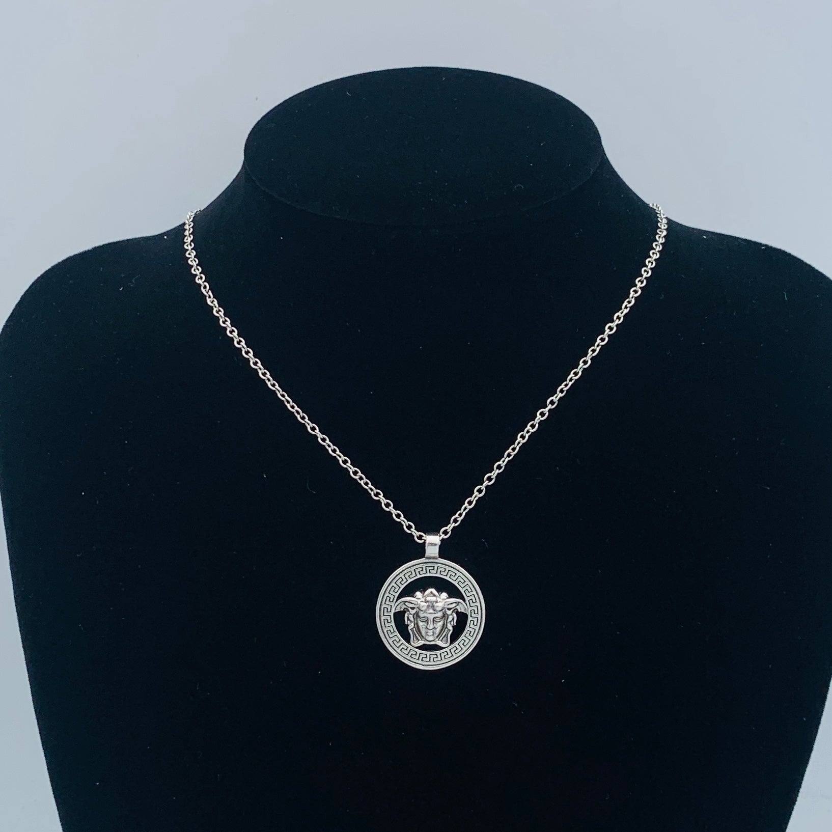 LuxluxHouse Low Price And High Quality Accessories Versace