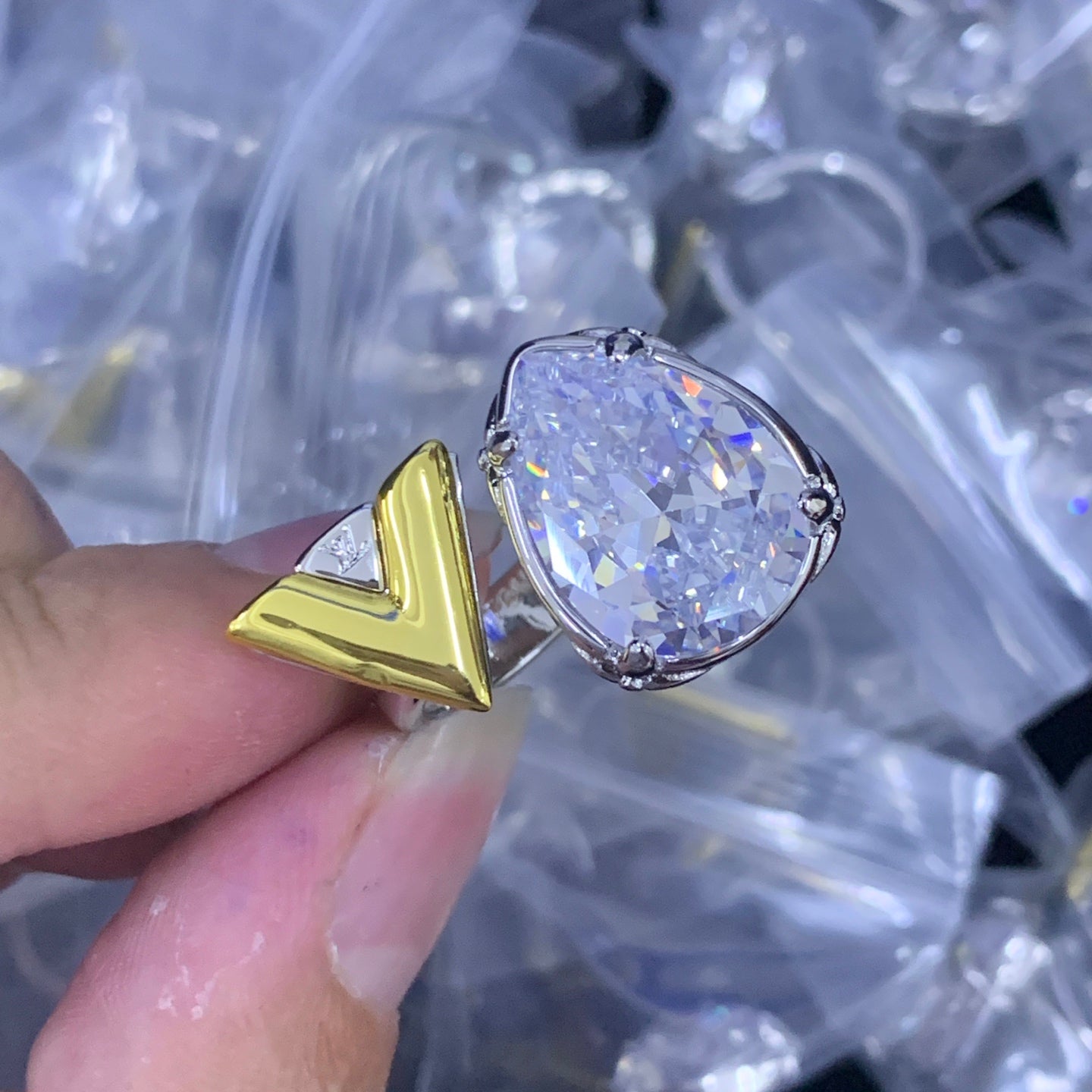 LuxluxHouse Low Price And High Quality Accessories Louis Vuitton
