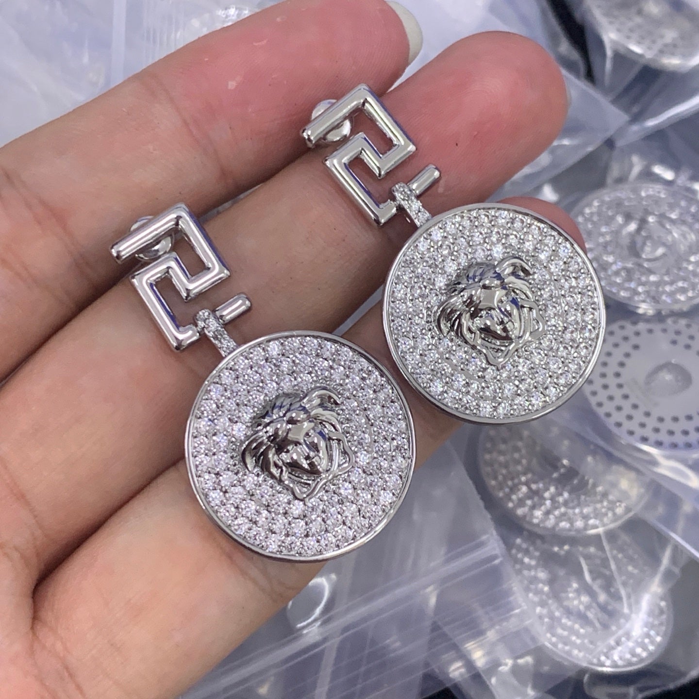 LuxluxHouse Low Price And High Quality Accessories Versace