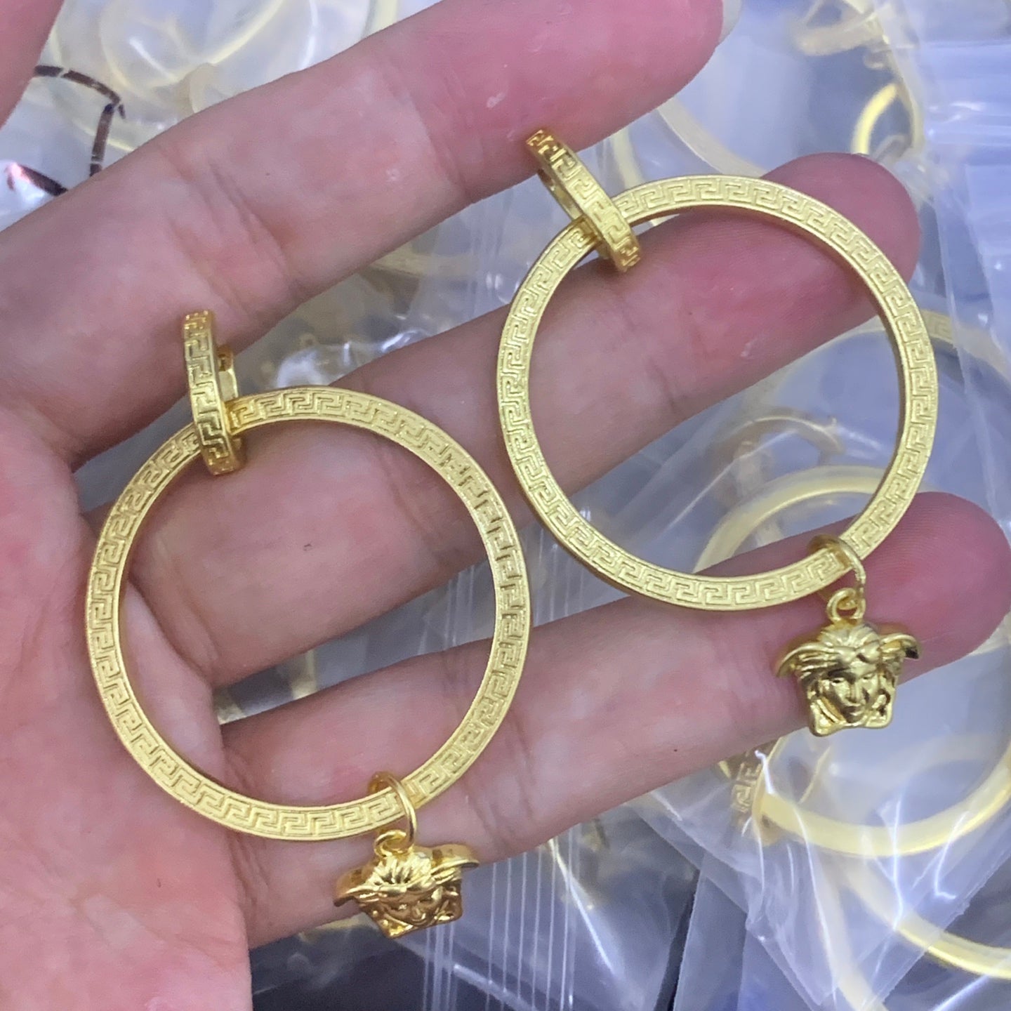 LuxluxHouse Low Price And High Quality Accessories Versace