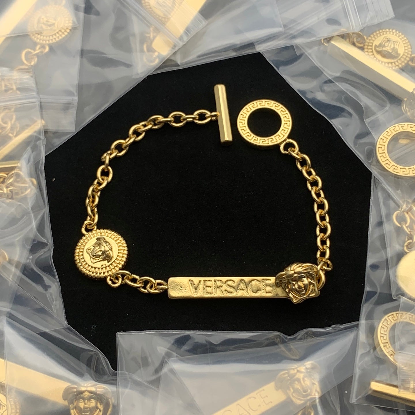 LuxluxHouse Low Price And High Quality Accessories Versace