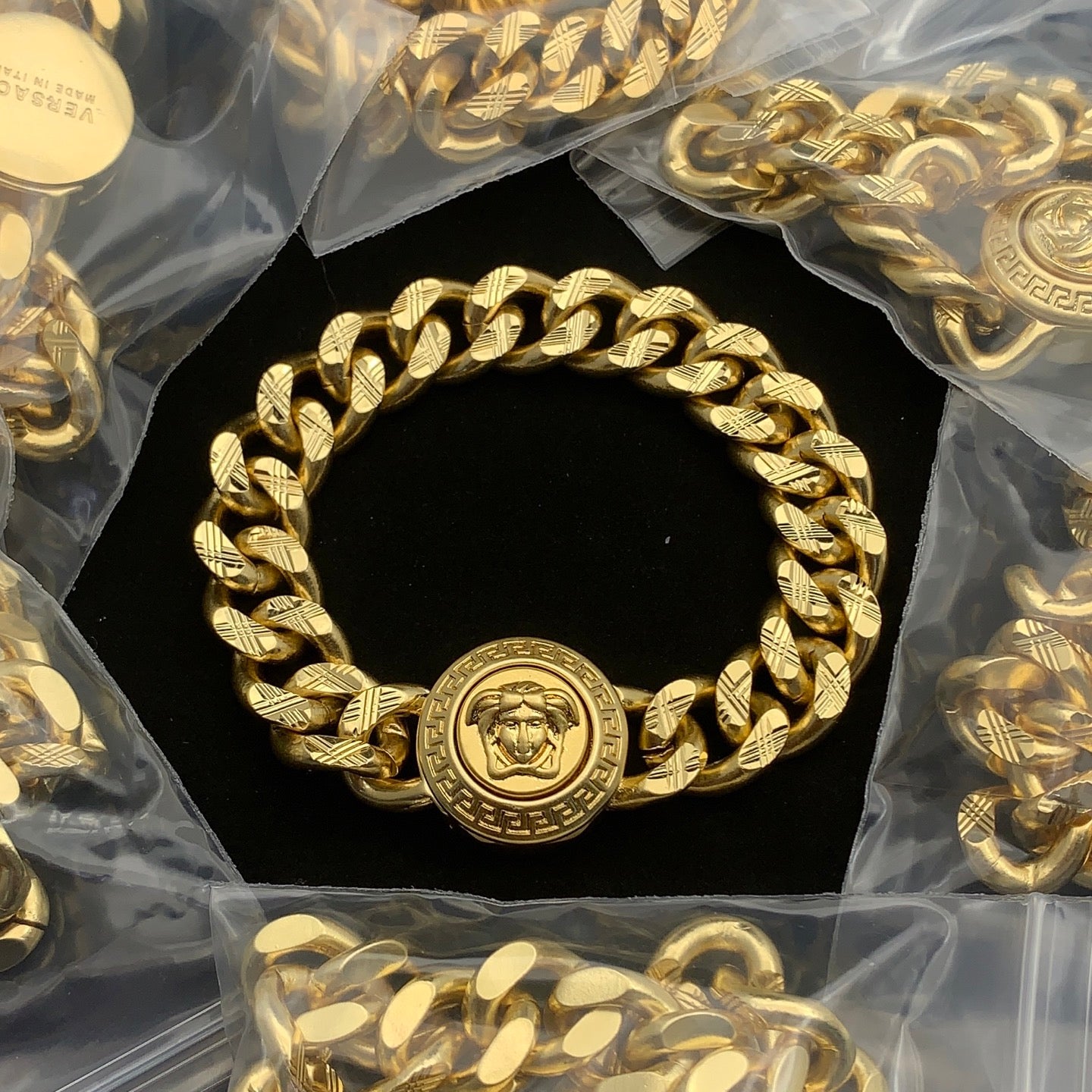 LuxluxHouse Low Price And High Quality Accessories Versace