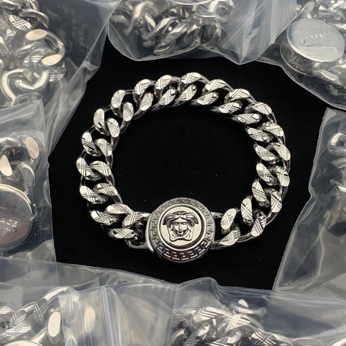 LuxluxHouse Low Price And High Quality Accessories Versace