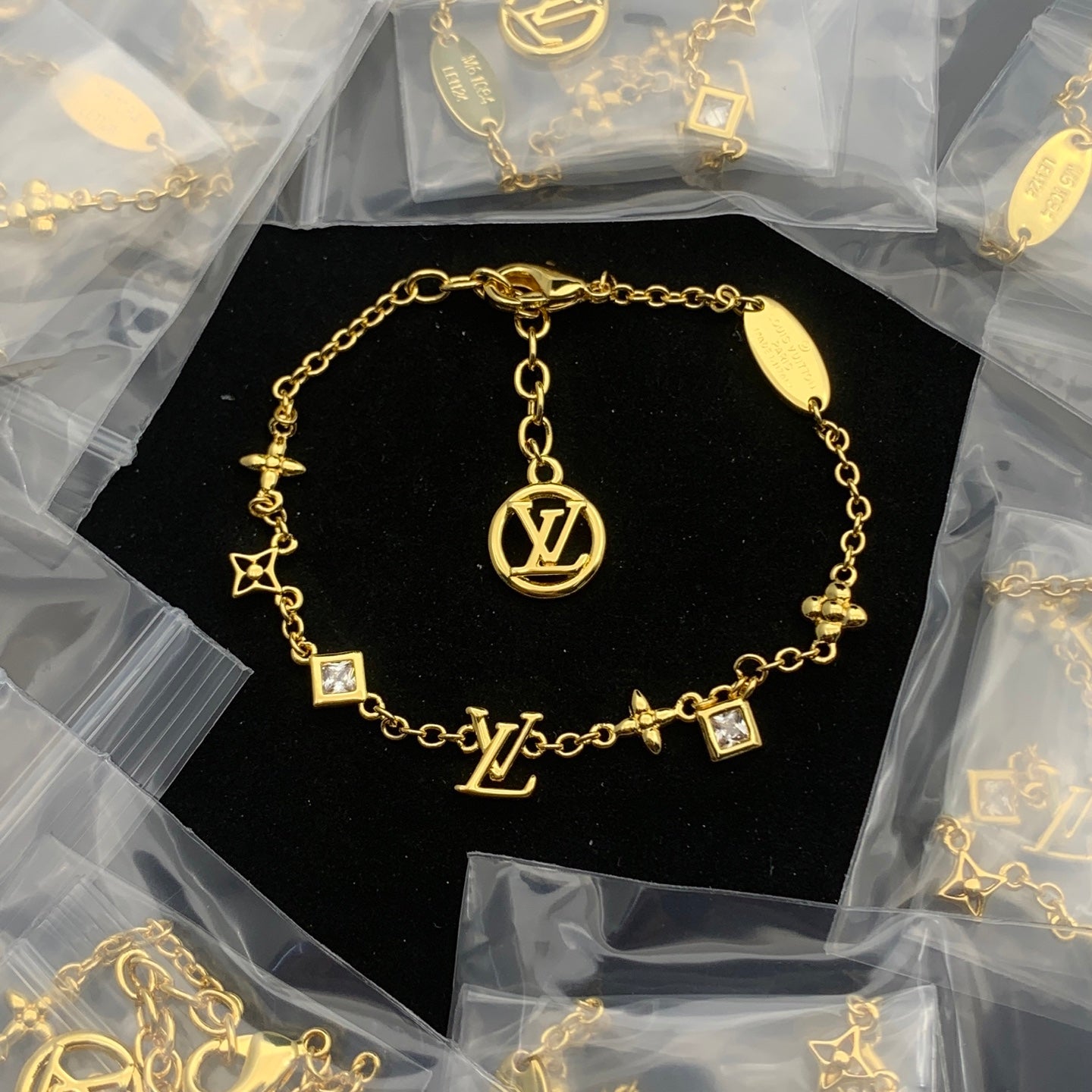 LuxluxHouse Low Price And High Quality Accessories Louis Vuitton