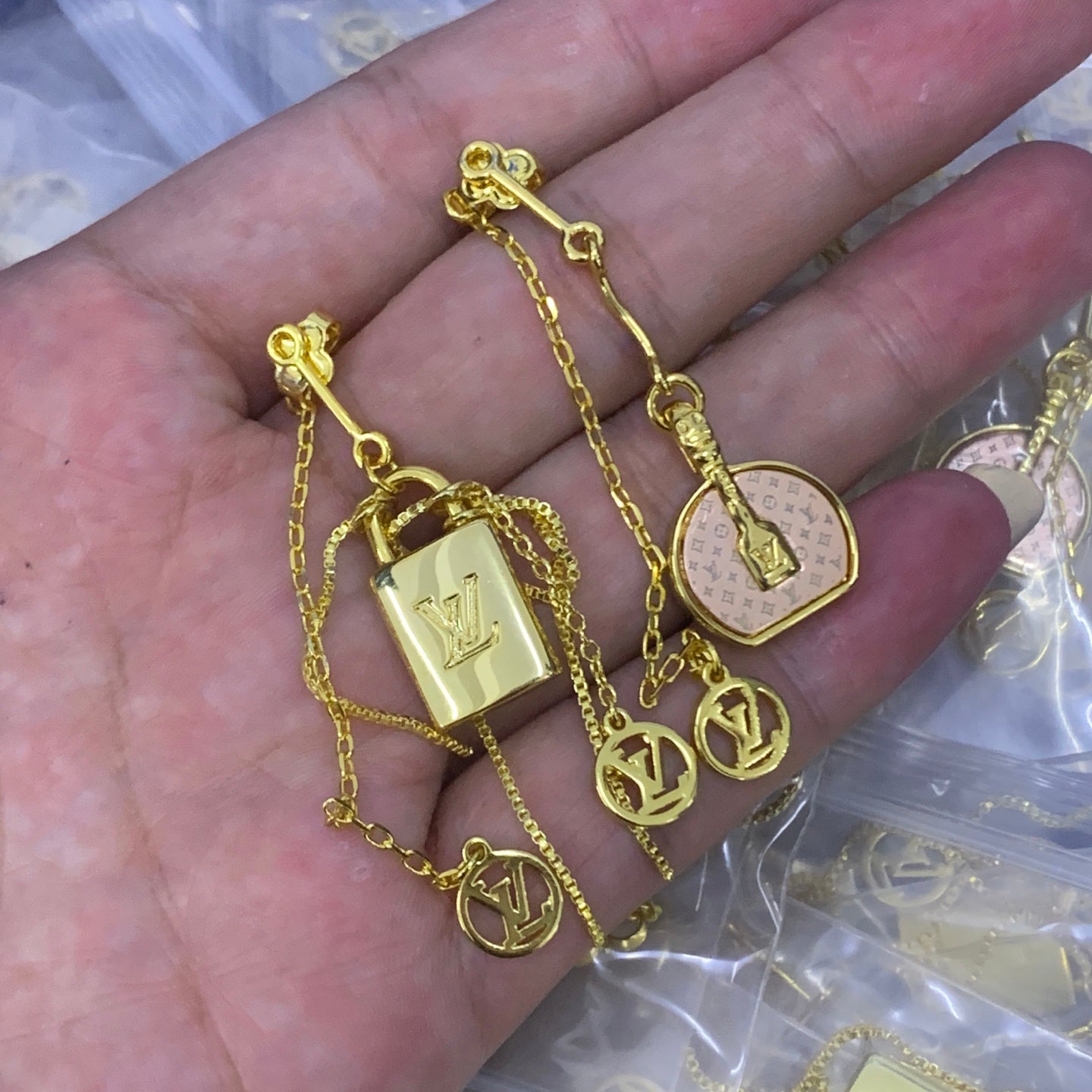 LuxluxHouse Low Price And High Quality Accessories Louis Vuitton