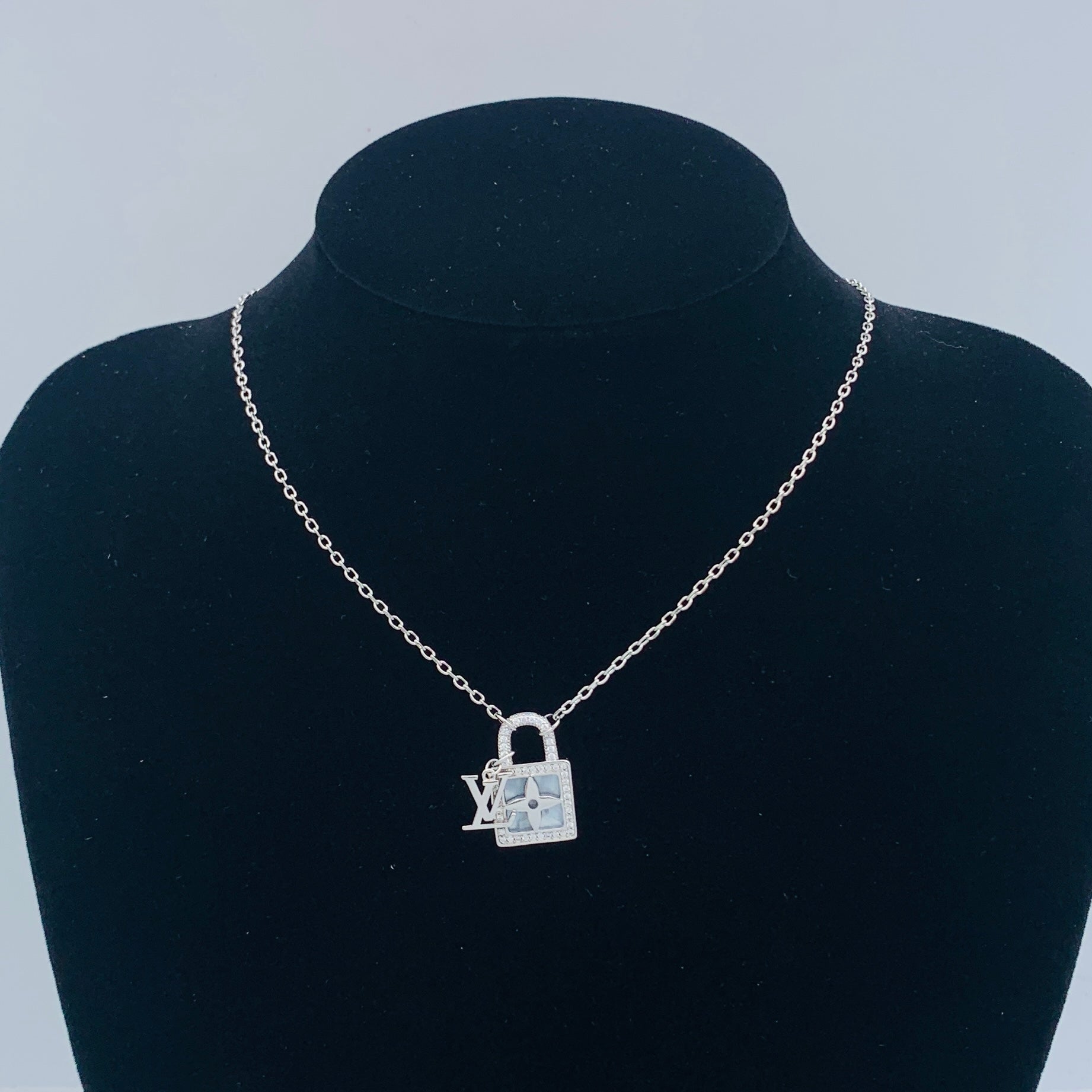 LuxluxHouse Low Price And High Quality Accessories Louis Vuitton