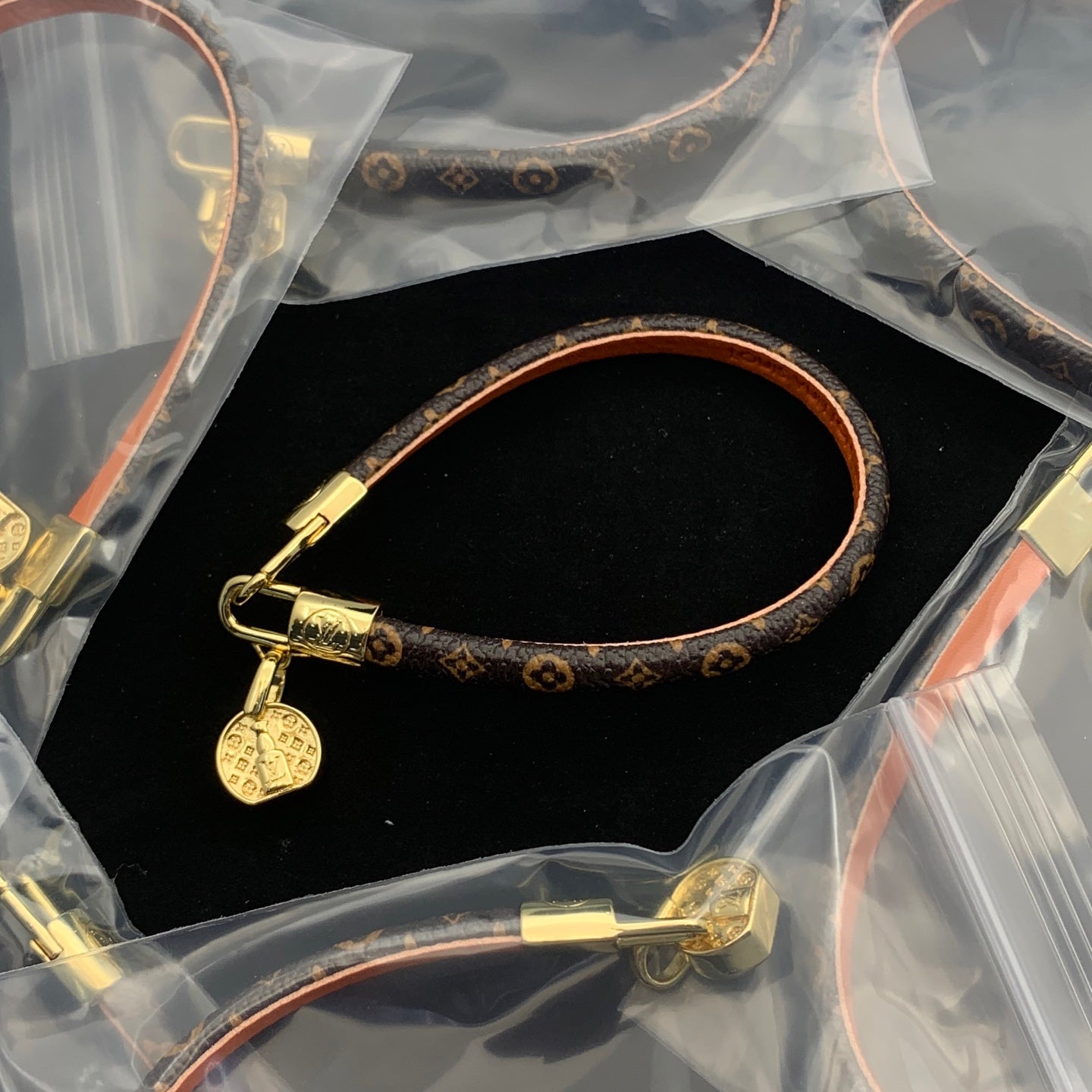 LuxluxHouse Low Price And High Quality Accessories Louis Vuitton