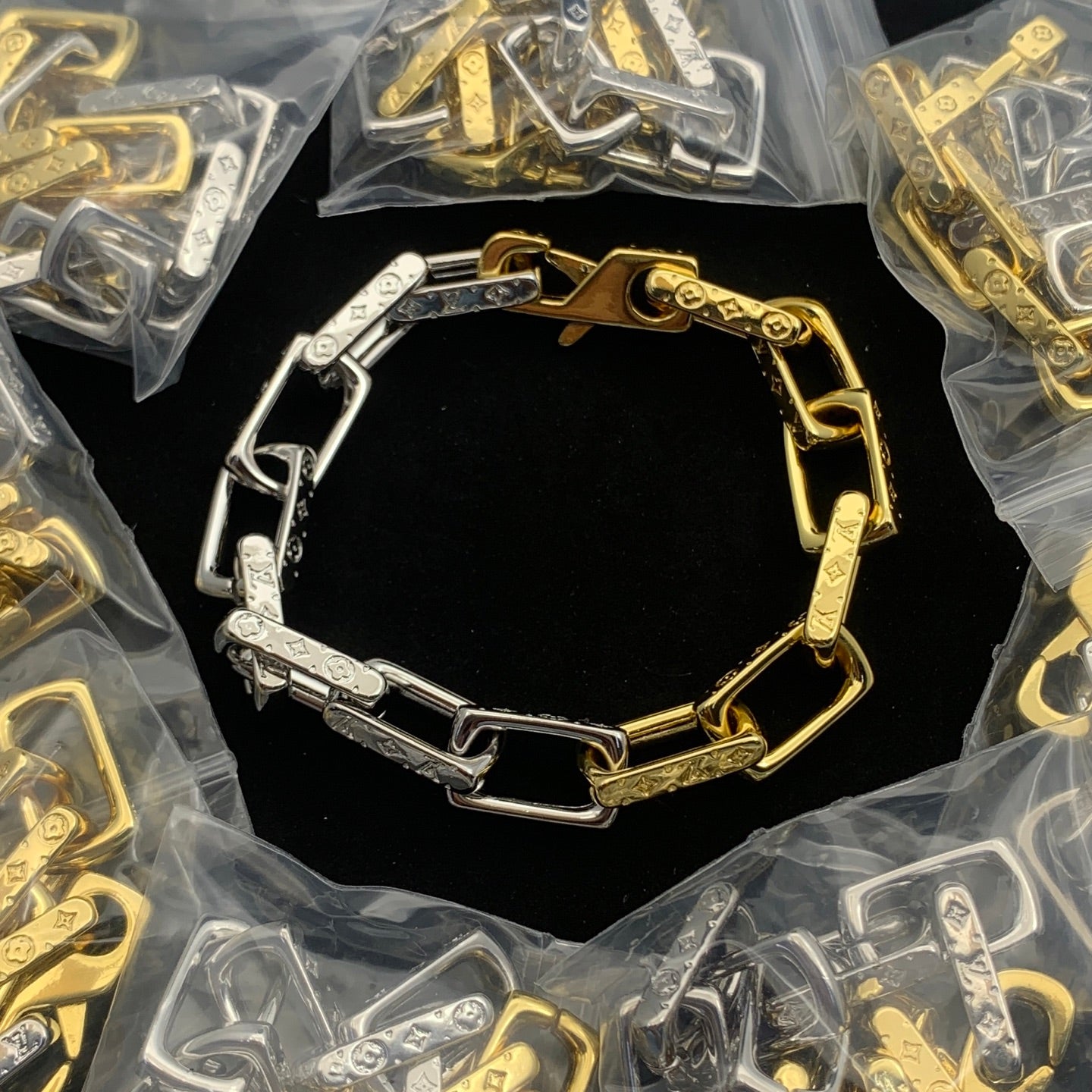 LuxluxHouse Low Price And High Quality Accessories Louis Vuitton