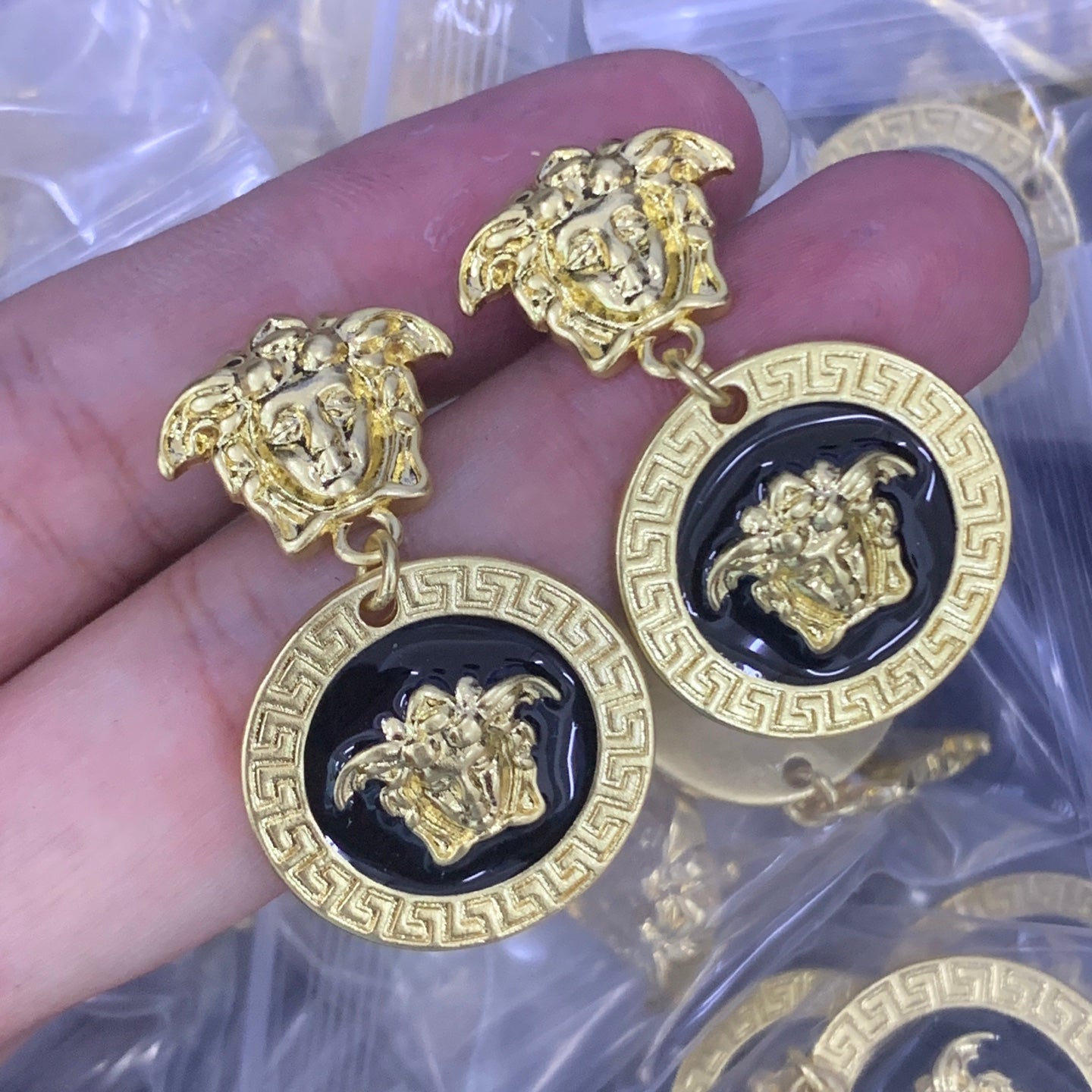 LuxluxHouse Low Price And High Quality Accessories Versace