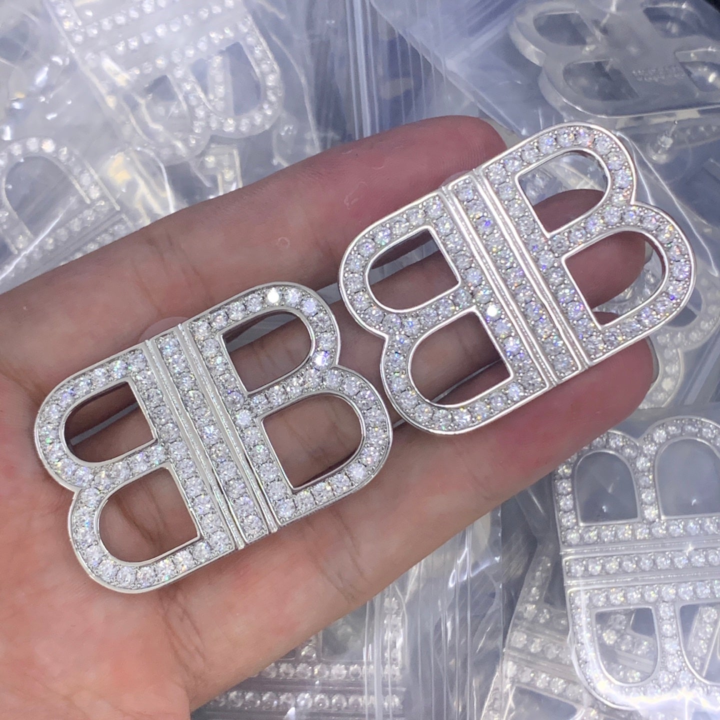 LuxluxHouse Low Price And High Quality Accessories Balenciaga