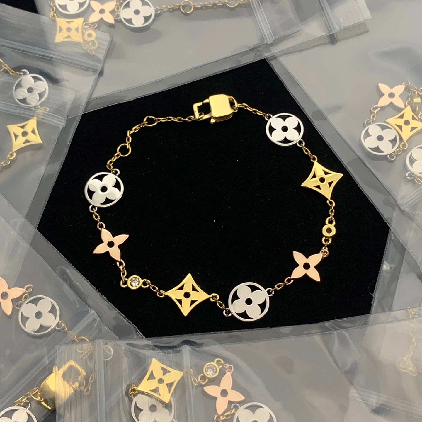 LuxluxHouse Low Price And High Quality Accessories Louis Vuitton