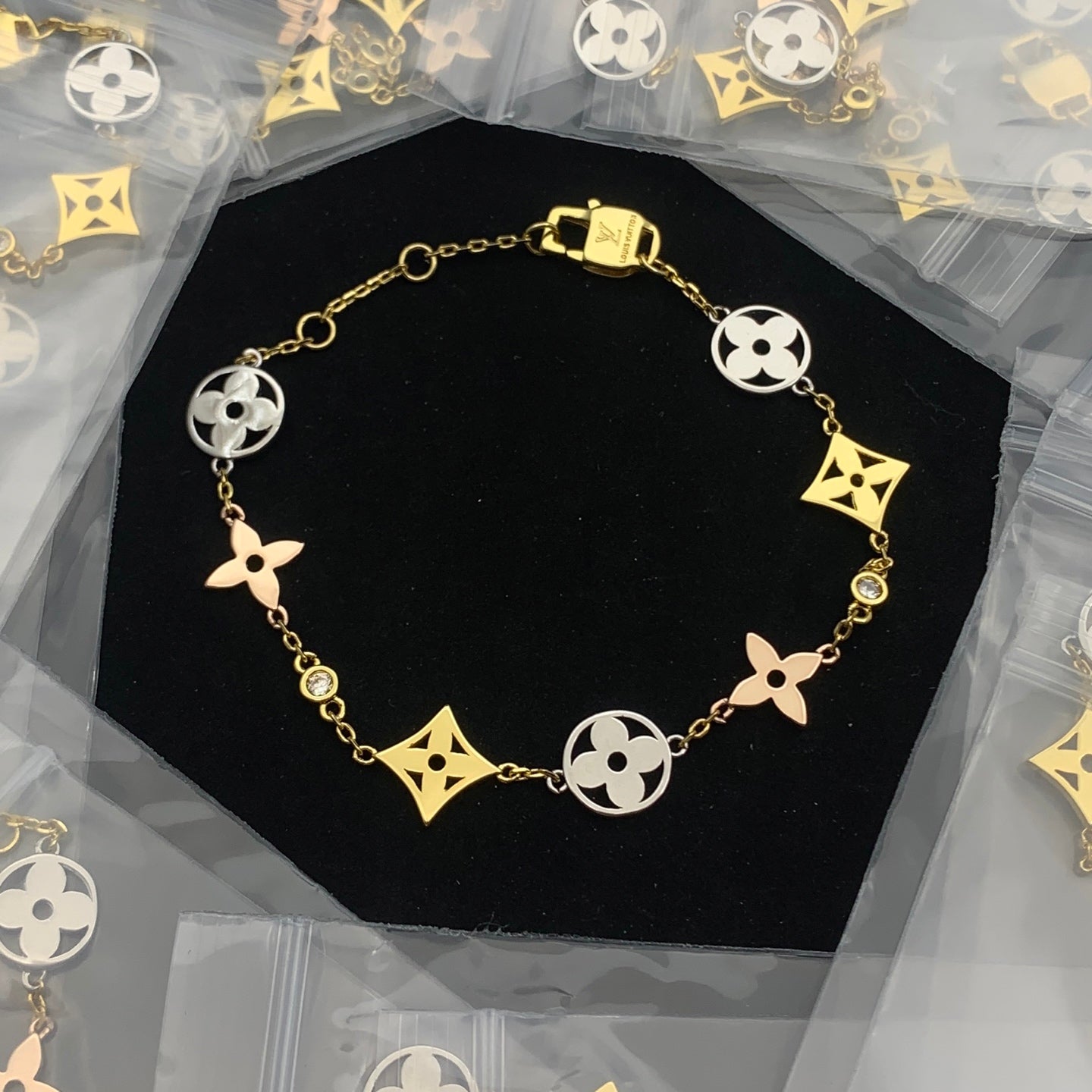 LuxluxHouse Low Price And High Quality Accessories Louis Vuitton