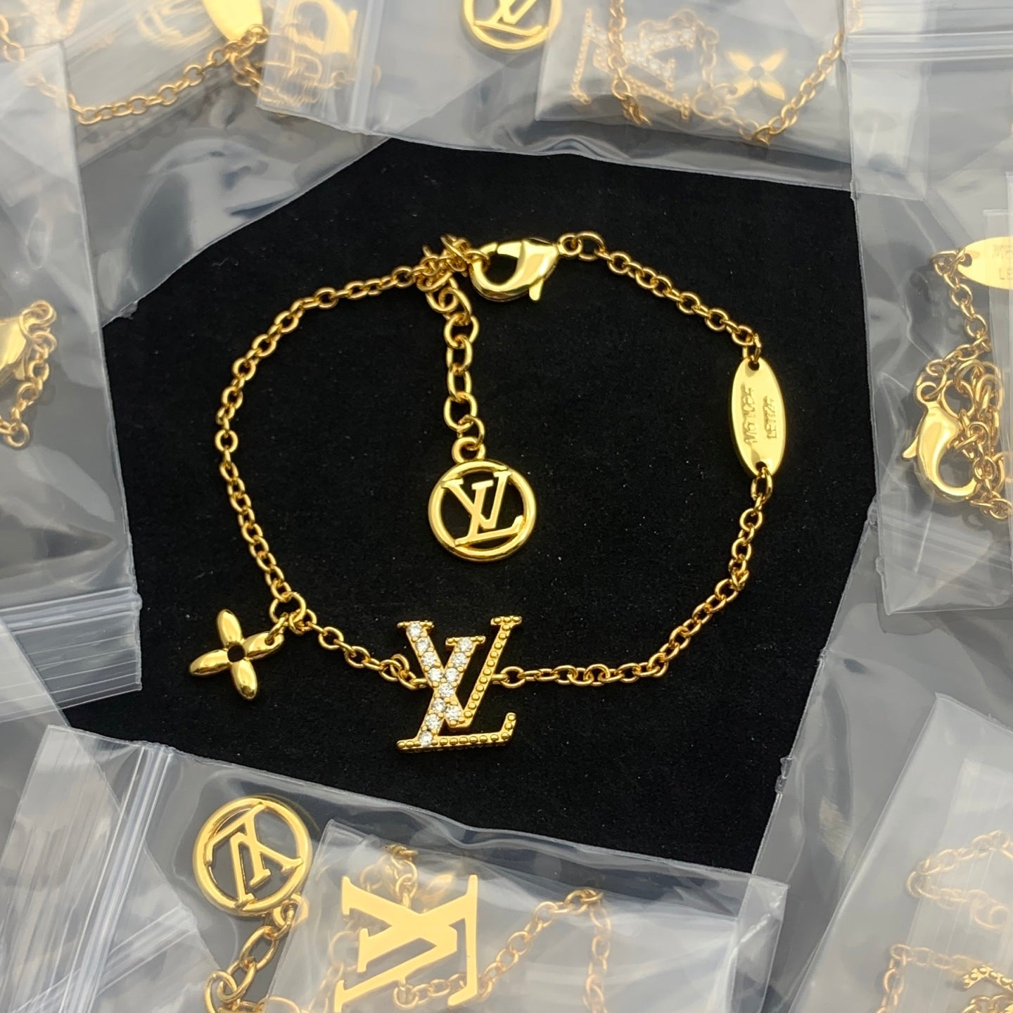 LuxluxHouse Low Price And High Quality Accessories Louis Vuitton