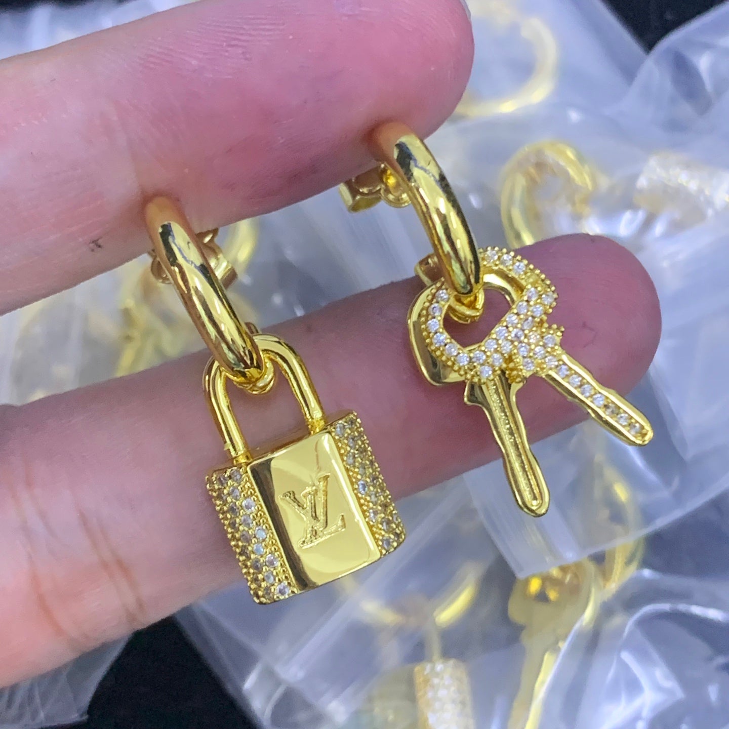 LuxluxHouse Low Price And High Quality Accessories Louis Vuitton