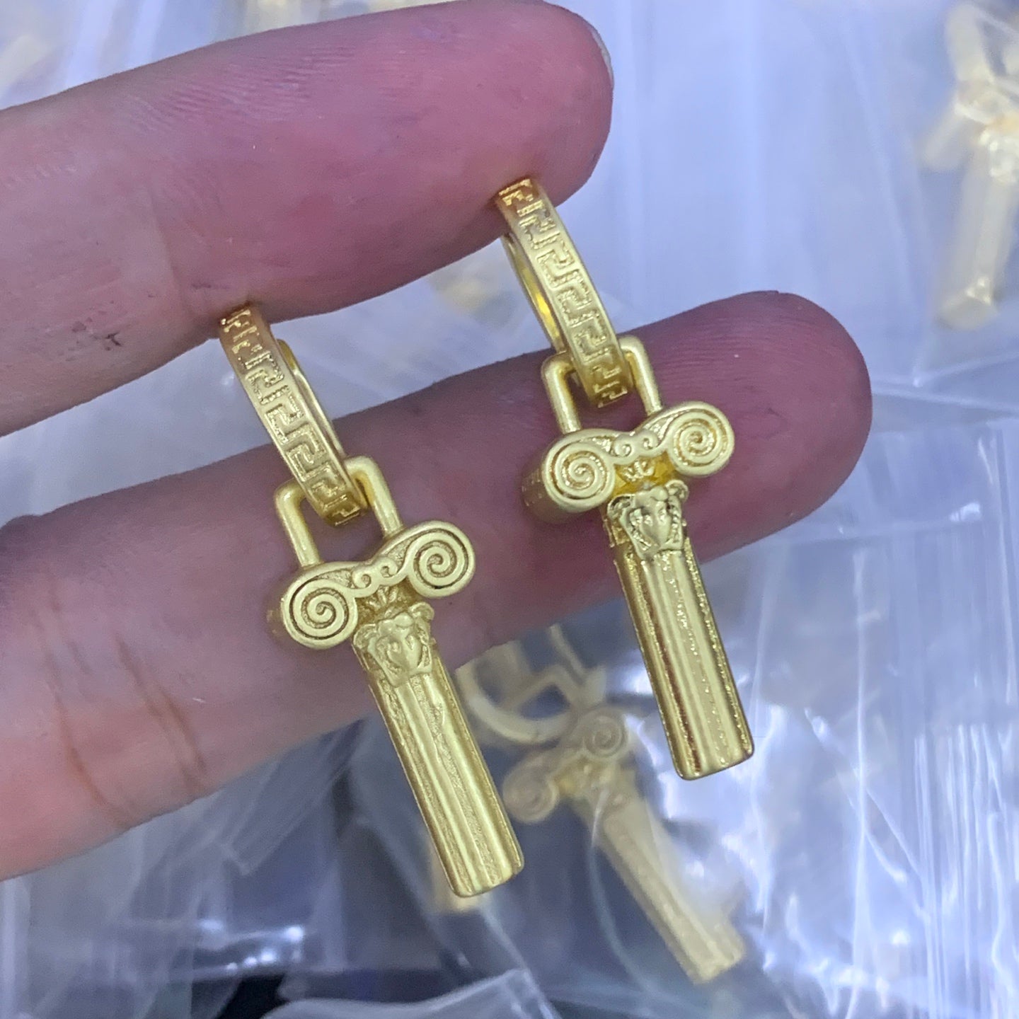 LuxluxHouse Low Price And High Quality Accessories Versace