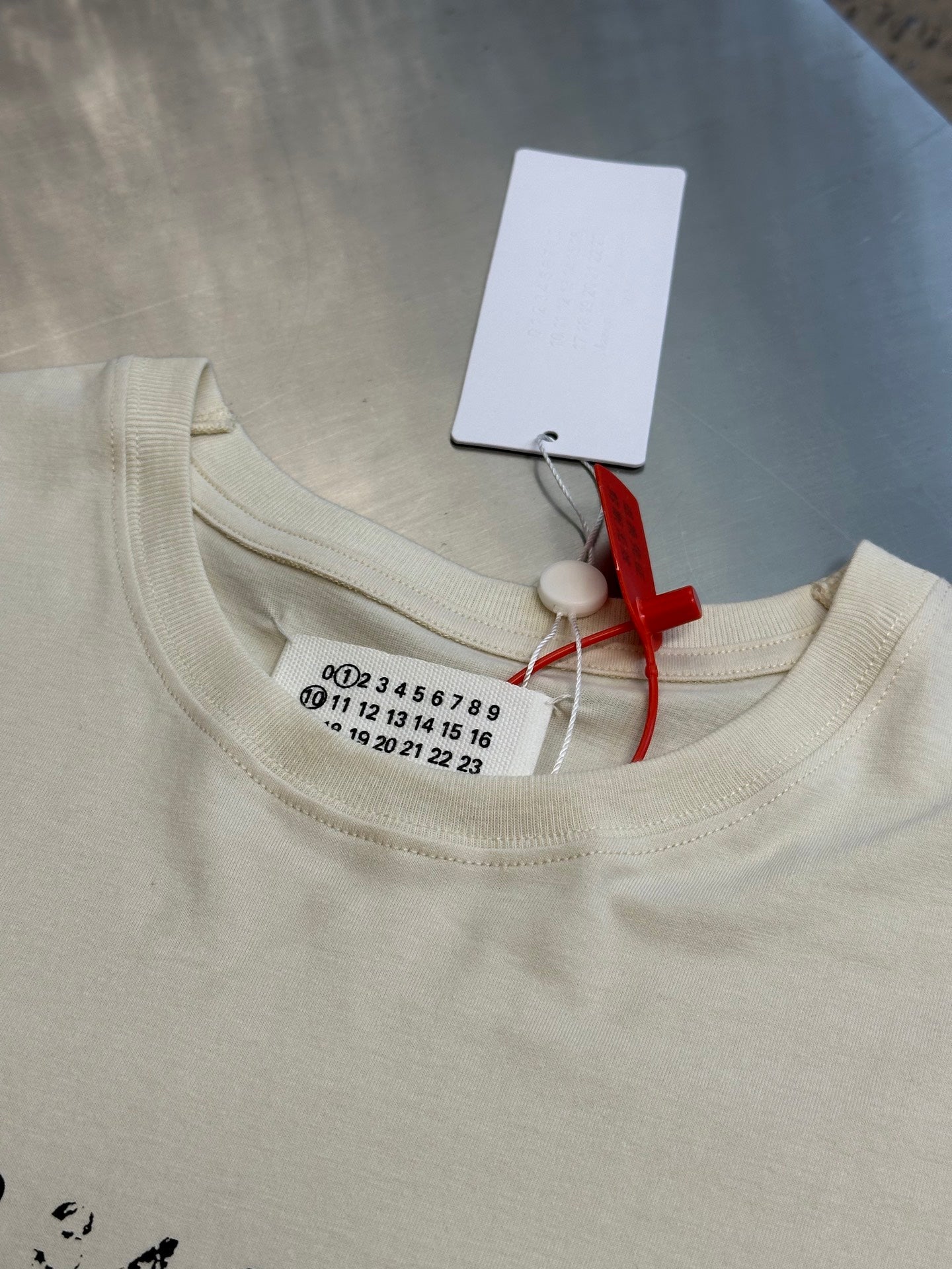 LuxluxHouse Best Quality Clothes T-shirt Chanel & Maison Margiela