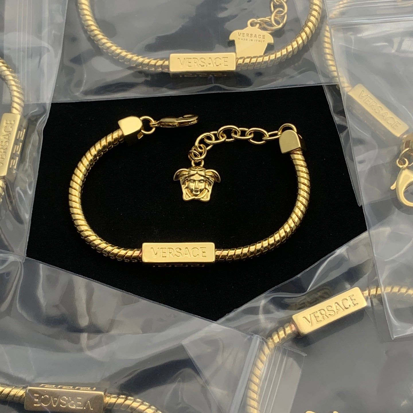 LuxluxHouse Low Price And High Quality Accessories Versace