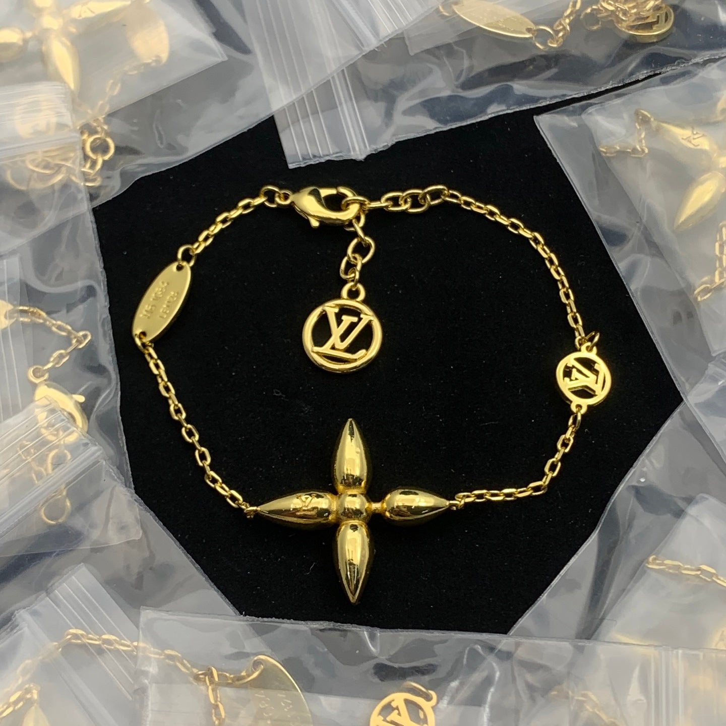 LuxluxHouse Low Price And High Quality Accessories Louis Vuitton