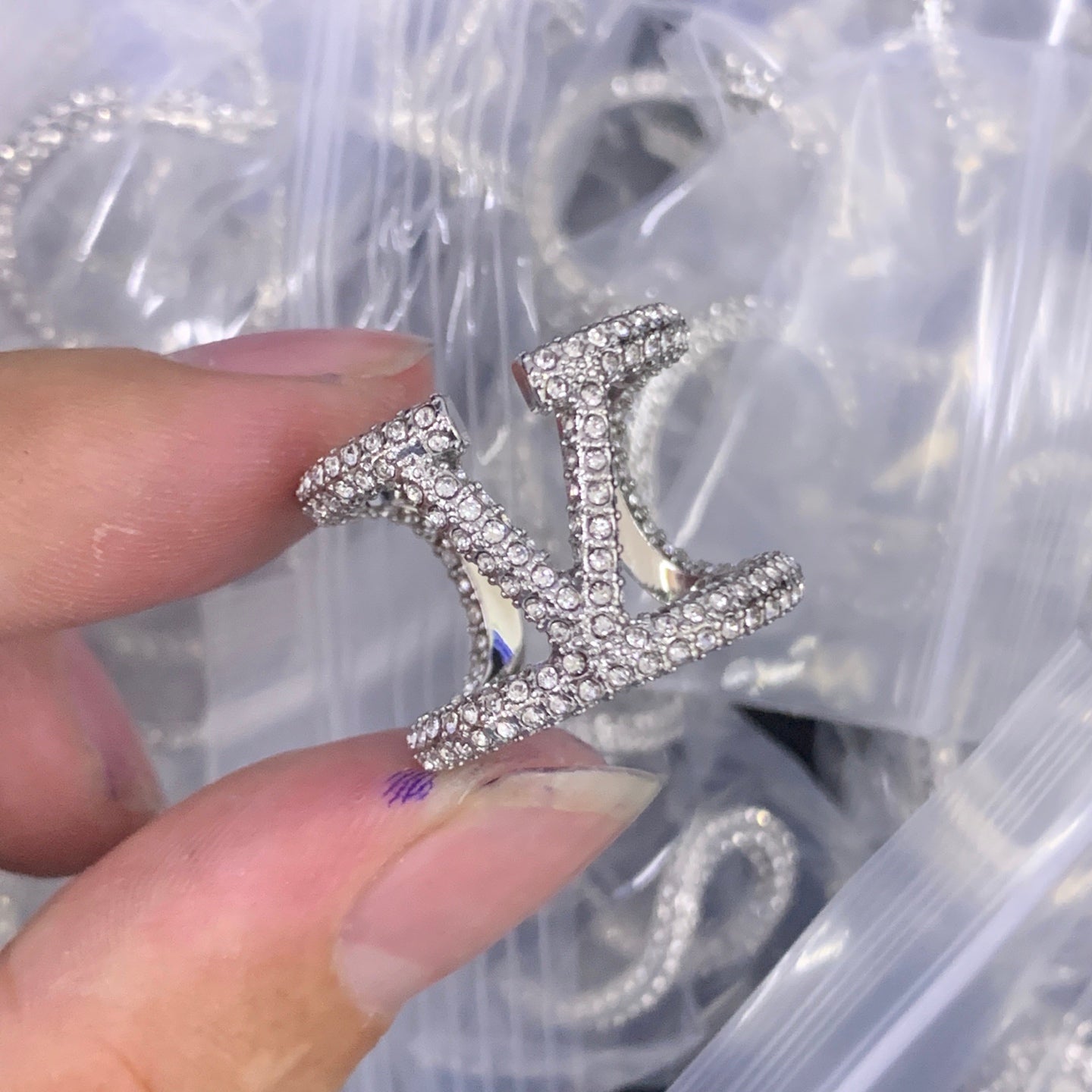 LuxluxHouse Low Price And High Quality Accessories Valentino