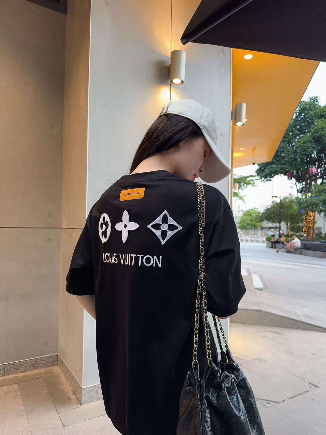 LuxluxHouse Best Quality Clothes T-shirt Louis Vuitton