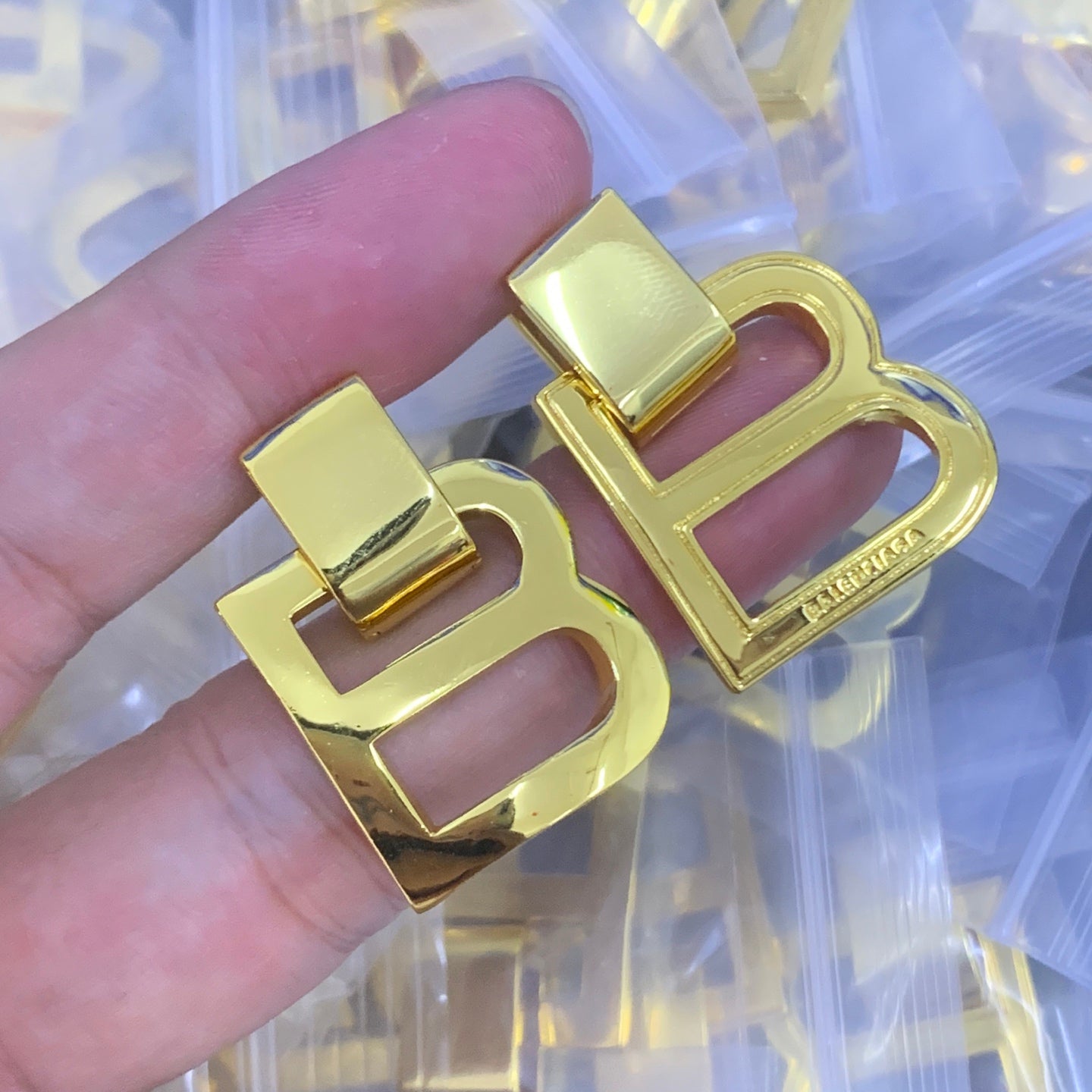 LuxluxHouse Low Price And High Quality Accessories Balenciaga