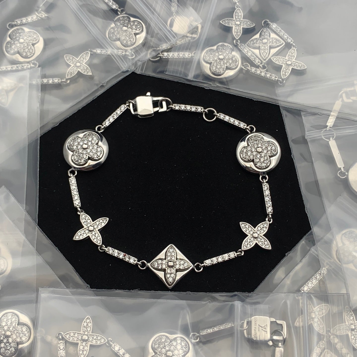 LuxluxHouse Low Price And High Quality Accessories Louis Vuitton